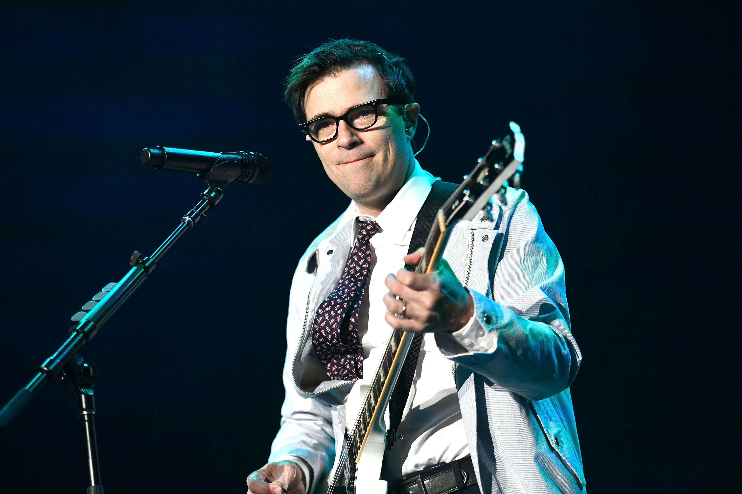 Weezer, Alternative rock icons, Fun and energetic music, Memorable live shows, 3000x2000 HD Desktop