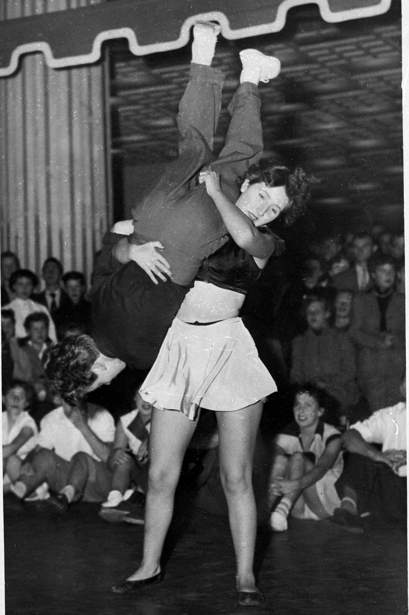 Rock and Roll Dance, Vintage swing dancers, Best moves, Grooves jitterbug, 1370x2050 HD Phone