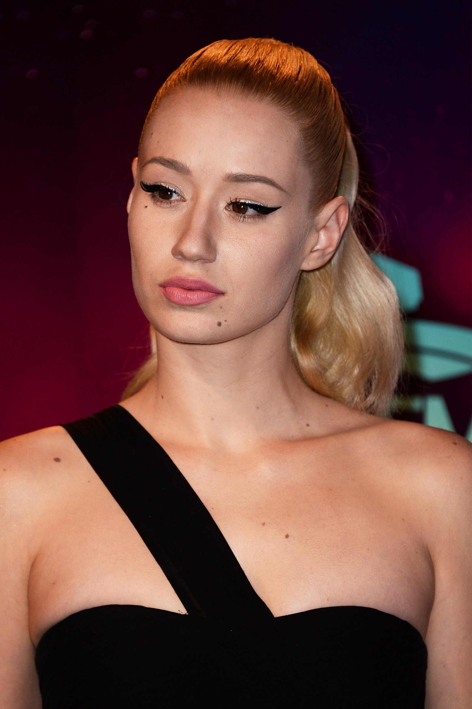 EMA 2013, Iggy Azalea Wallpaper, 1600x2410 HD Phone