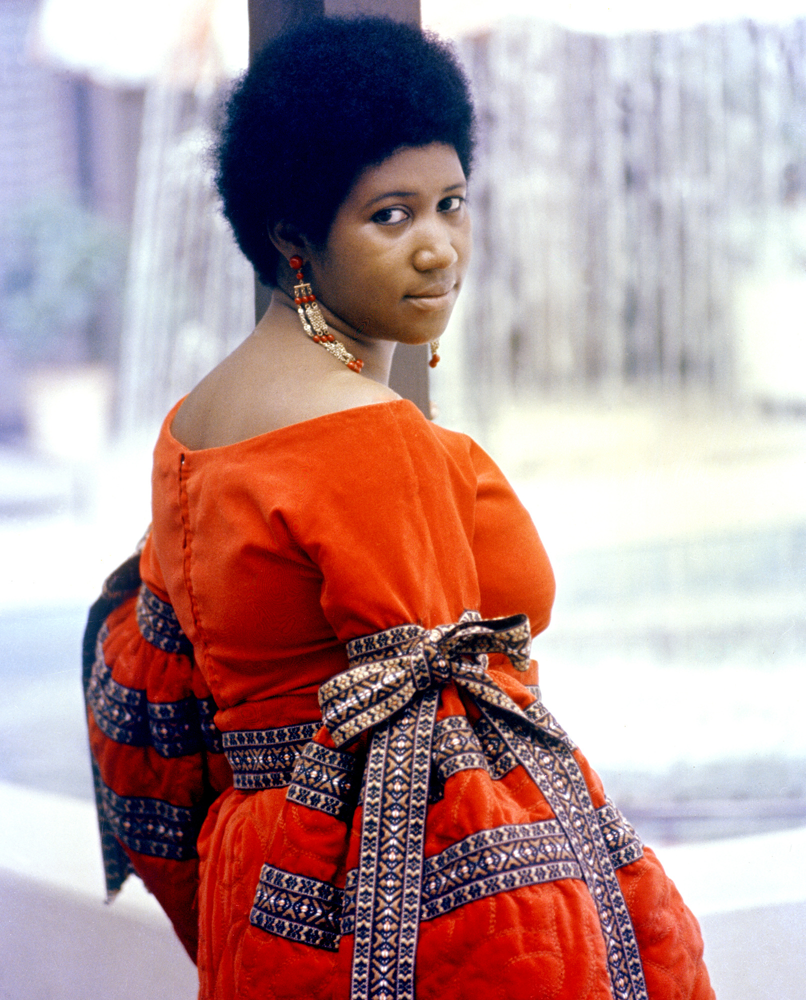 Aretha Franklin, Dead, Tribute, John Legend, 1620x2000 HD Phone
