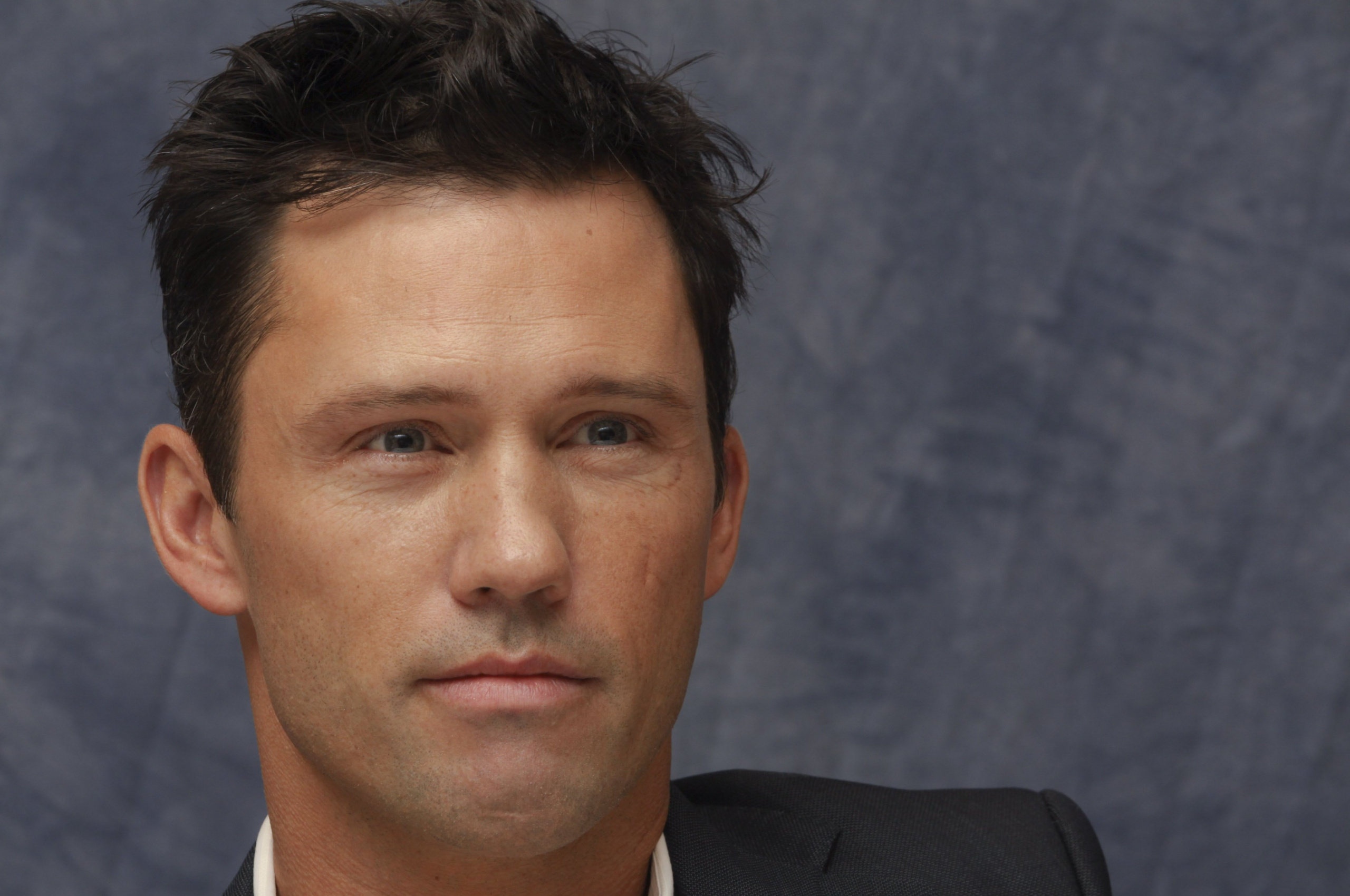 Jeffrey Donovan movies, Free download wallpaper, Actress, Desktop mobile, 2560x1700 HD Desktop