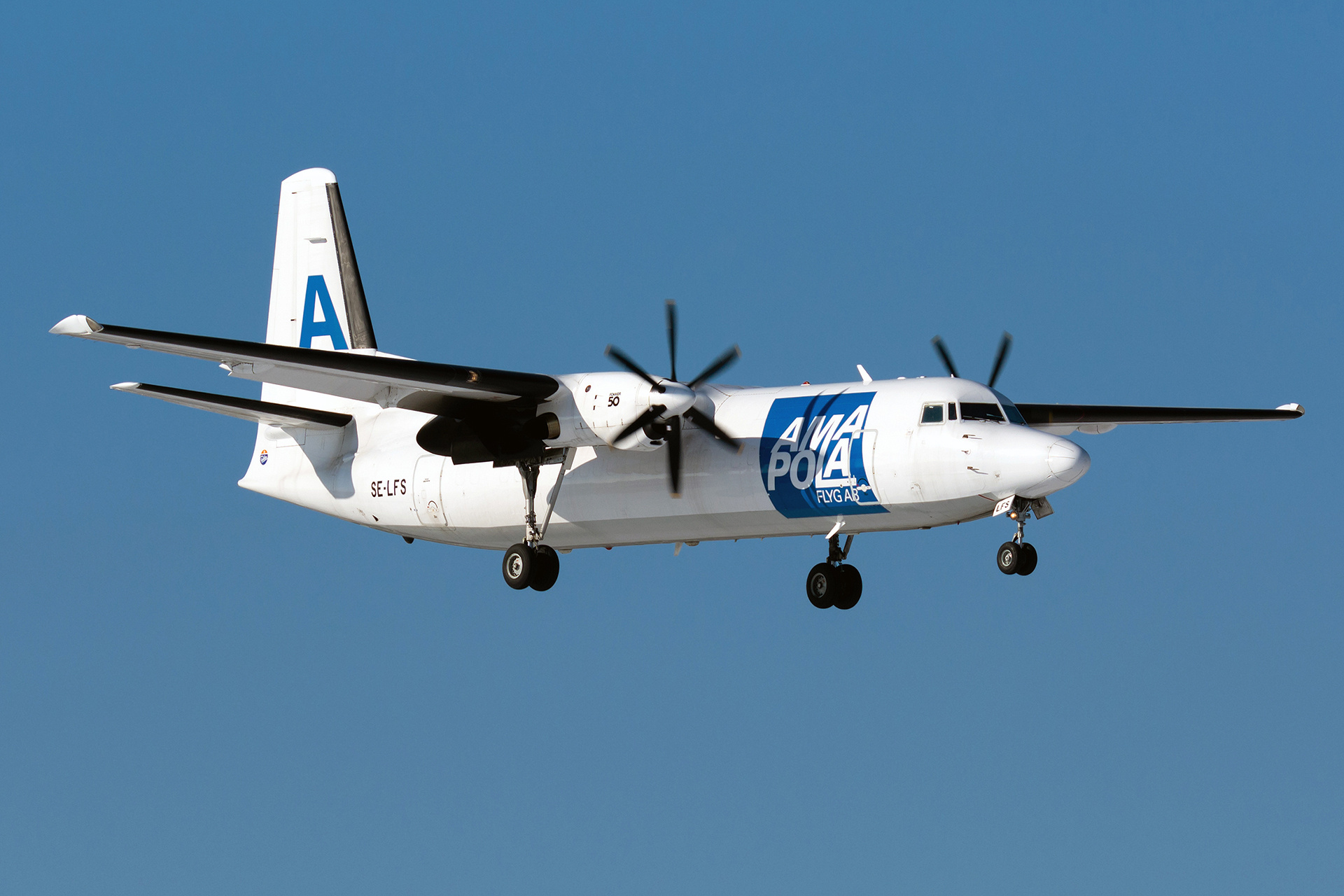 Fokker 50, Keeping, Maintenance Base, Vintage Airplanes, 1920x1280 HD Desktop