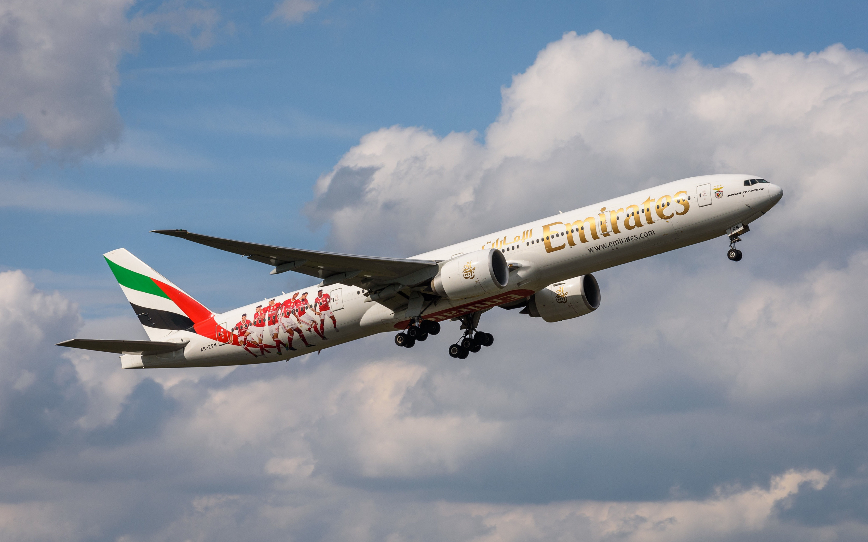 Emirates Airlines, Airliner passenger plane, Air travel, High quality HD, 2880x1800 HD Desktop
