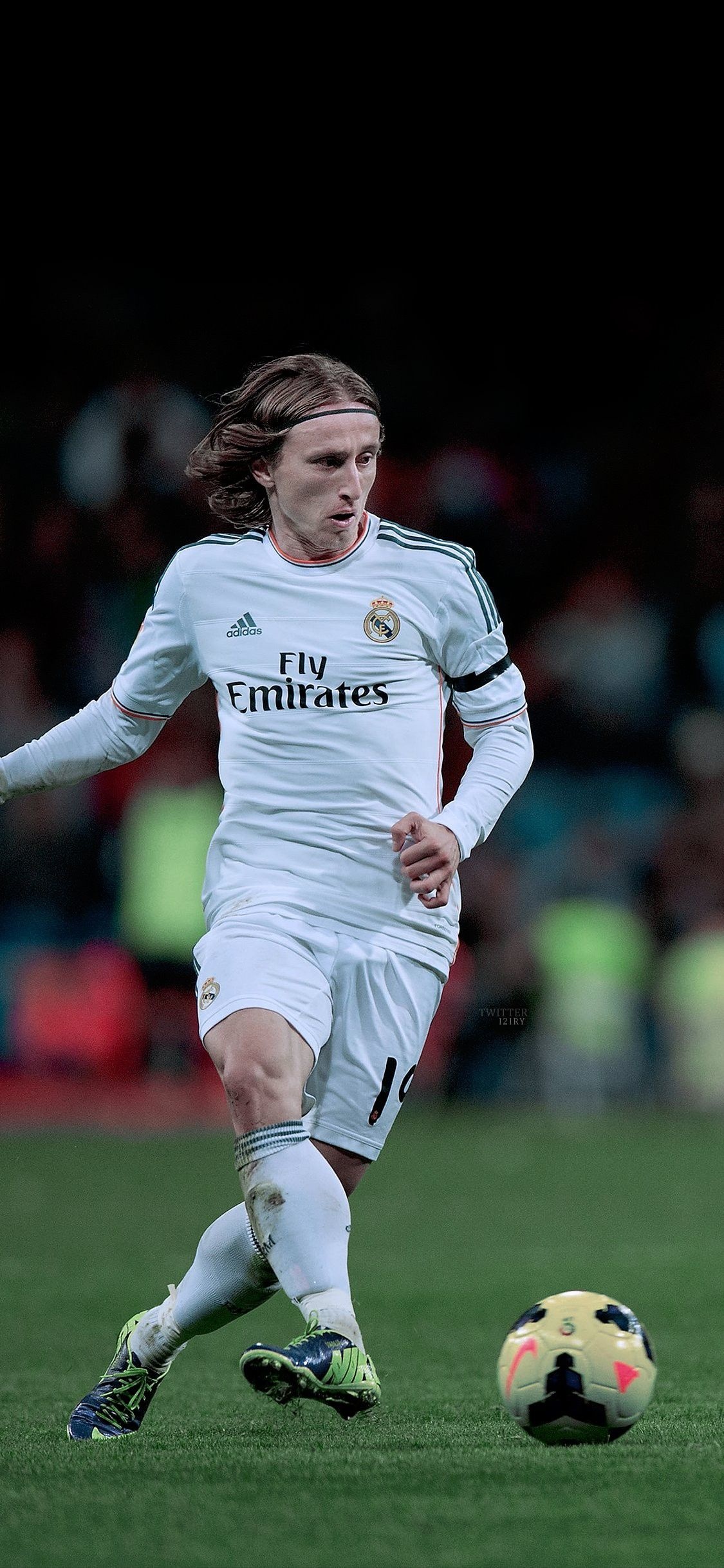 Luka Modric, Real Madrid kit, Football pitch, HD Phone wallpaper
