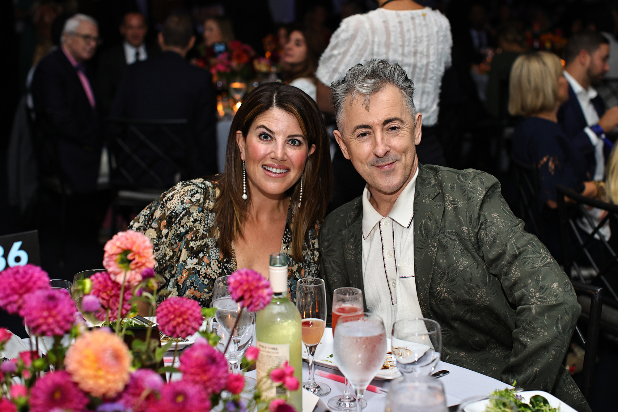 Alan Cumming, Friendship with Monica Lewinsky, Celebrity bond, Personal connection, 2000x1340 HD Desktop