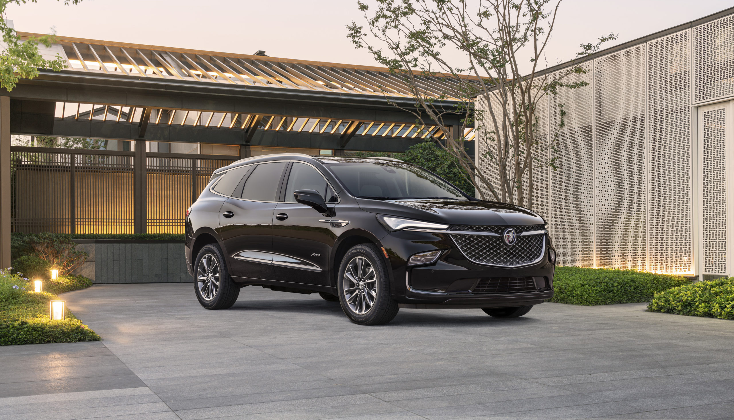 Buick Enclave, Refreshed family hauler, Fast Lane Car, Glimpse, 2560x1470 HD Desktop