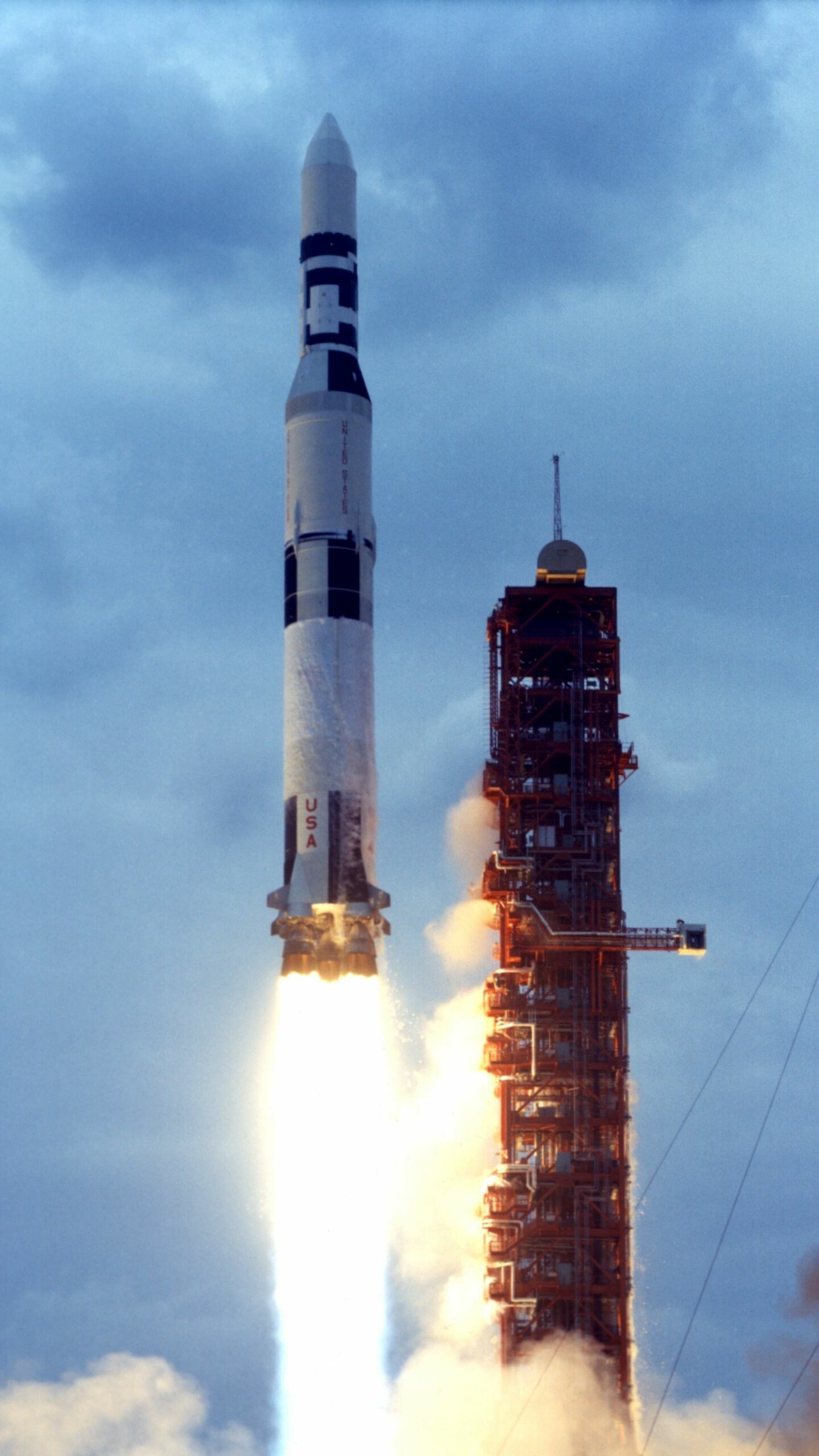 Apollo 11, Saturn V, Space exploration, Wallpaper, 1440x2560 HD Phone