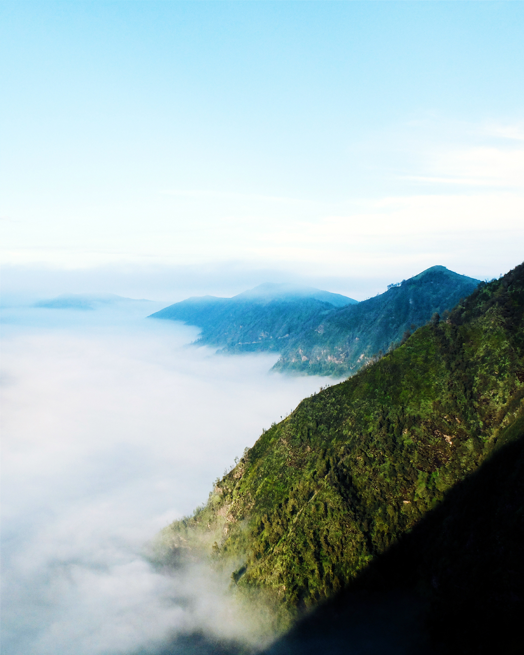 Hawaiian Islands, Misty mountains wallpaper, Ethan Anderson, 1800x2250 HD Phone