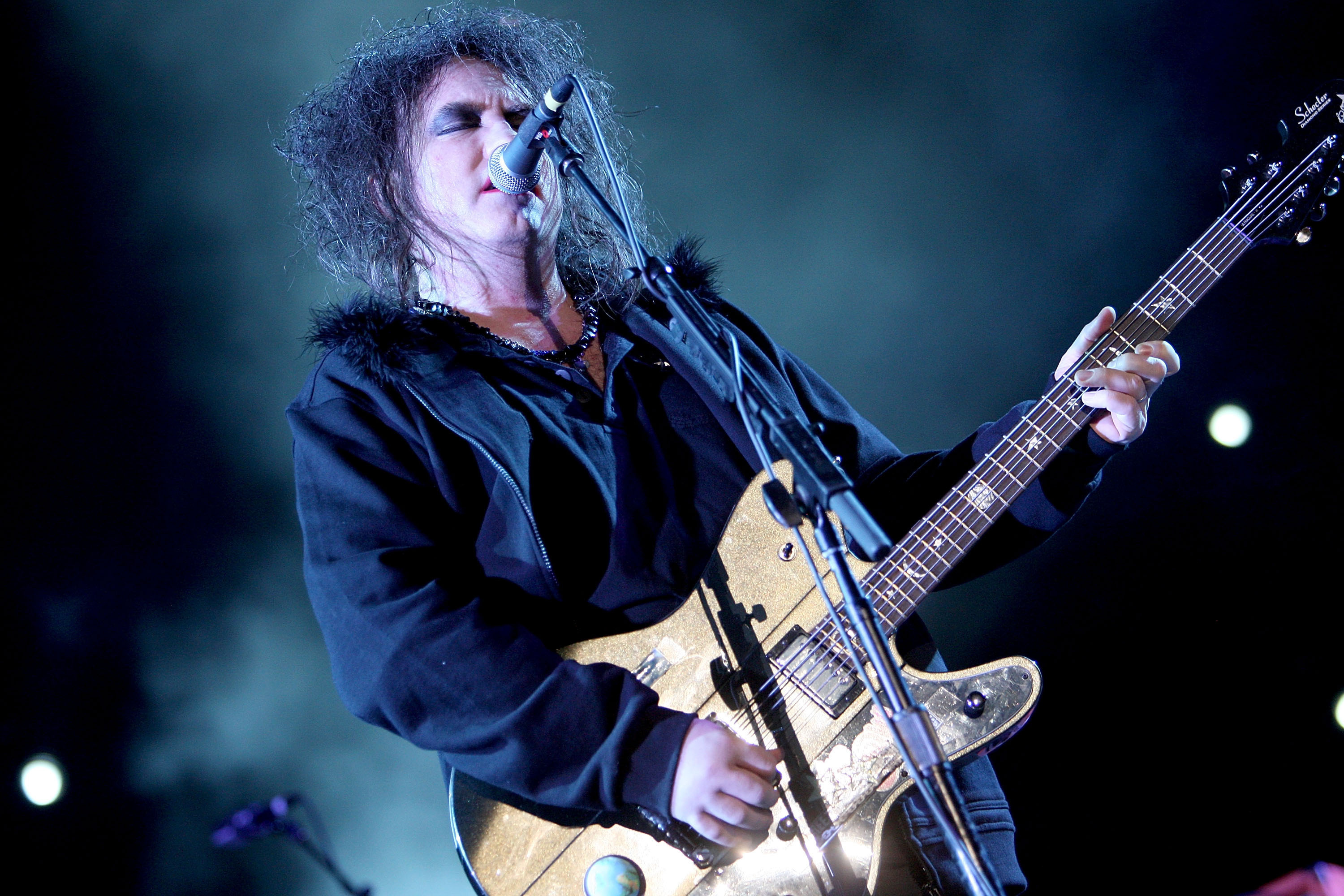 Robert Smith, Guitar virtuoso, The Cure's musical genius, Unforgettable melodies, 3000x2000 HD Desktop