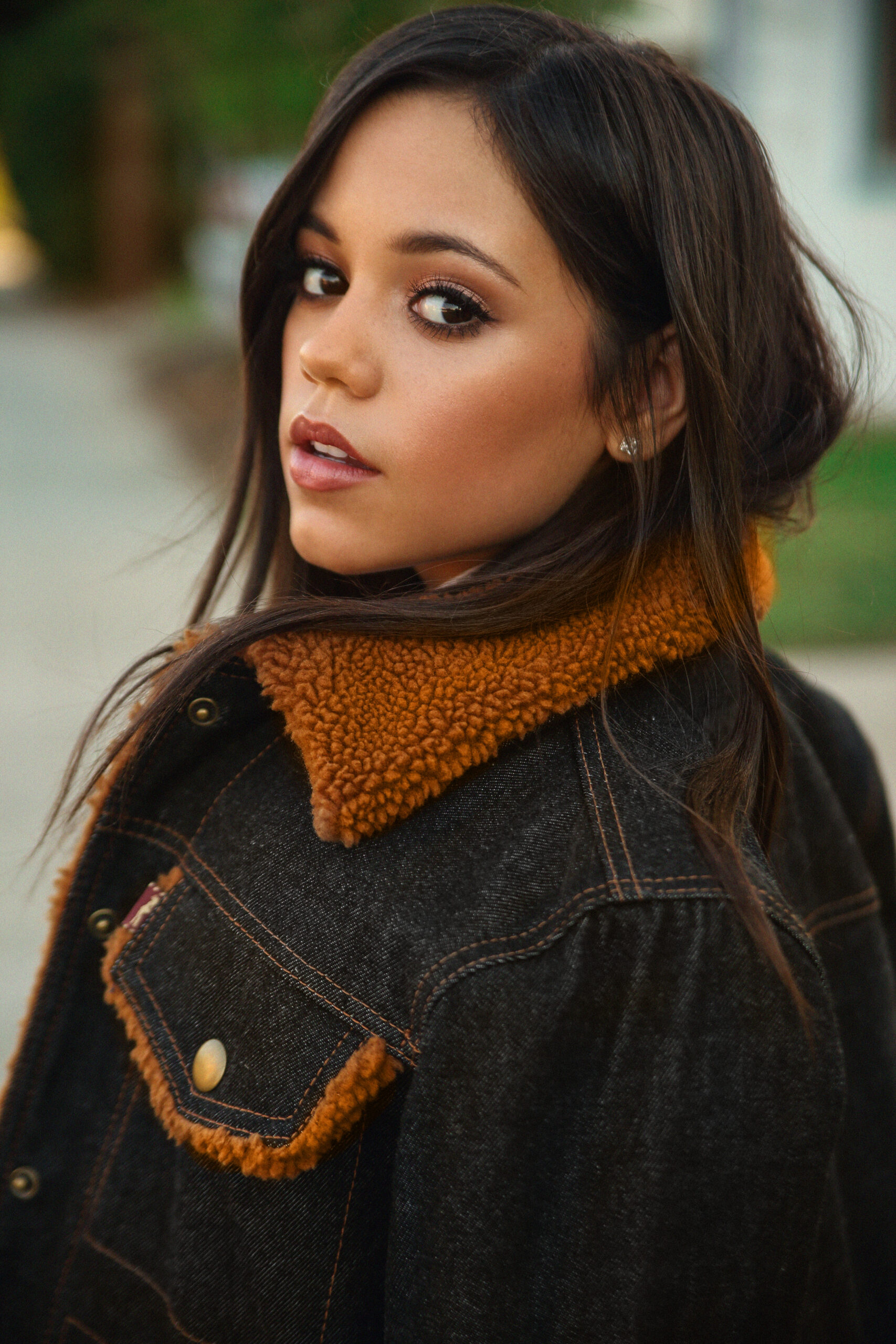 Jenna Ortega, sherpa-lined denim jacket, over-the-shoulder pose, HD Phone wallpaper