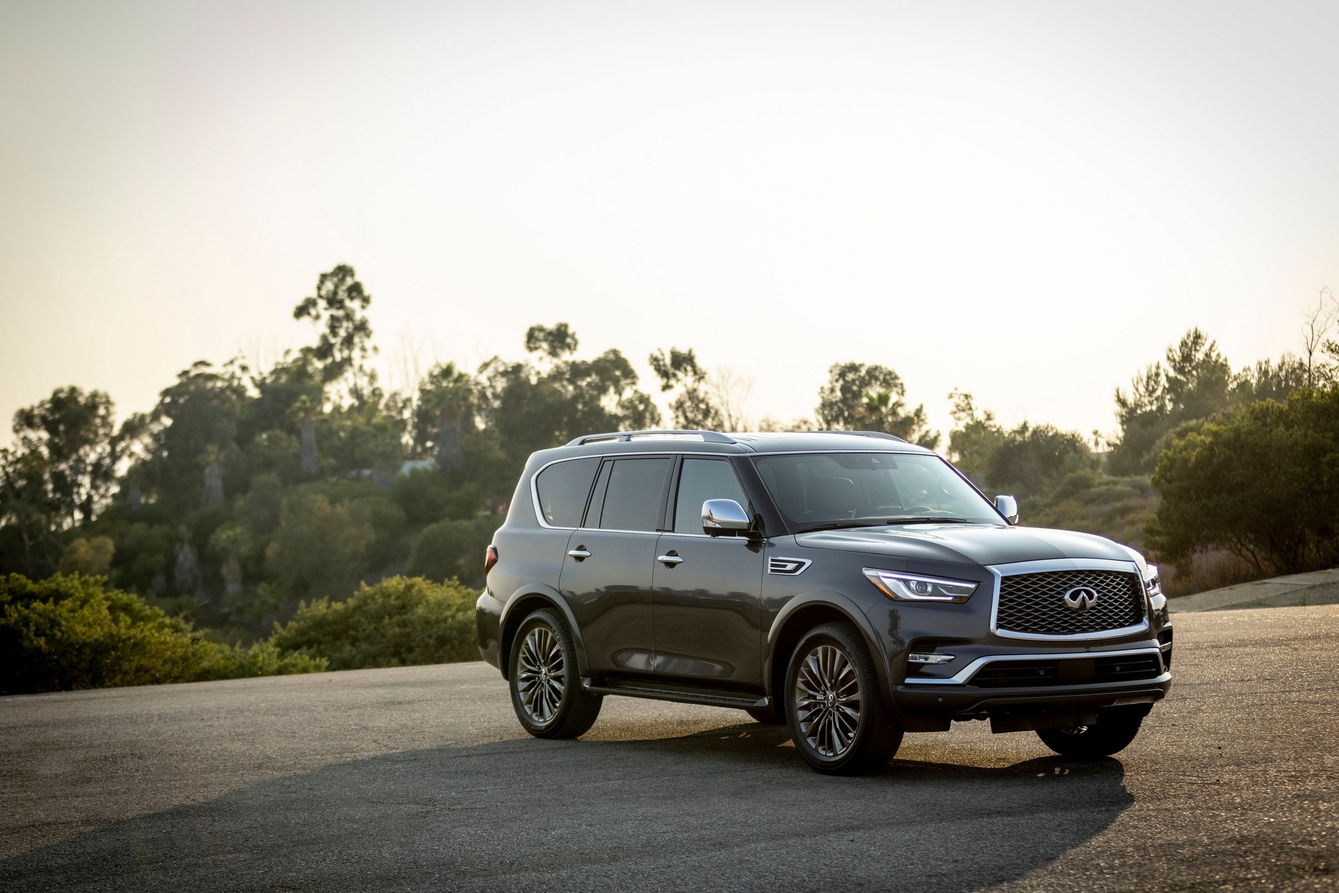 Infiniti QX80, Spacious and powerful, Premium features, Elegant exterior, 1920x1280 HD Desktop