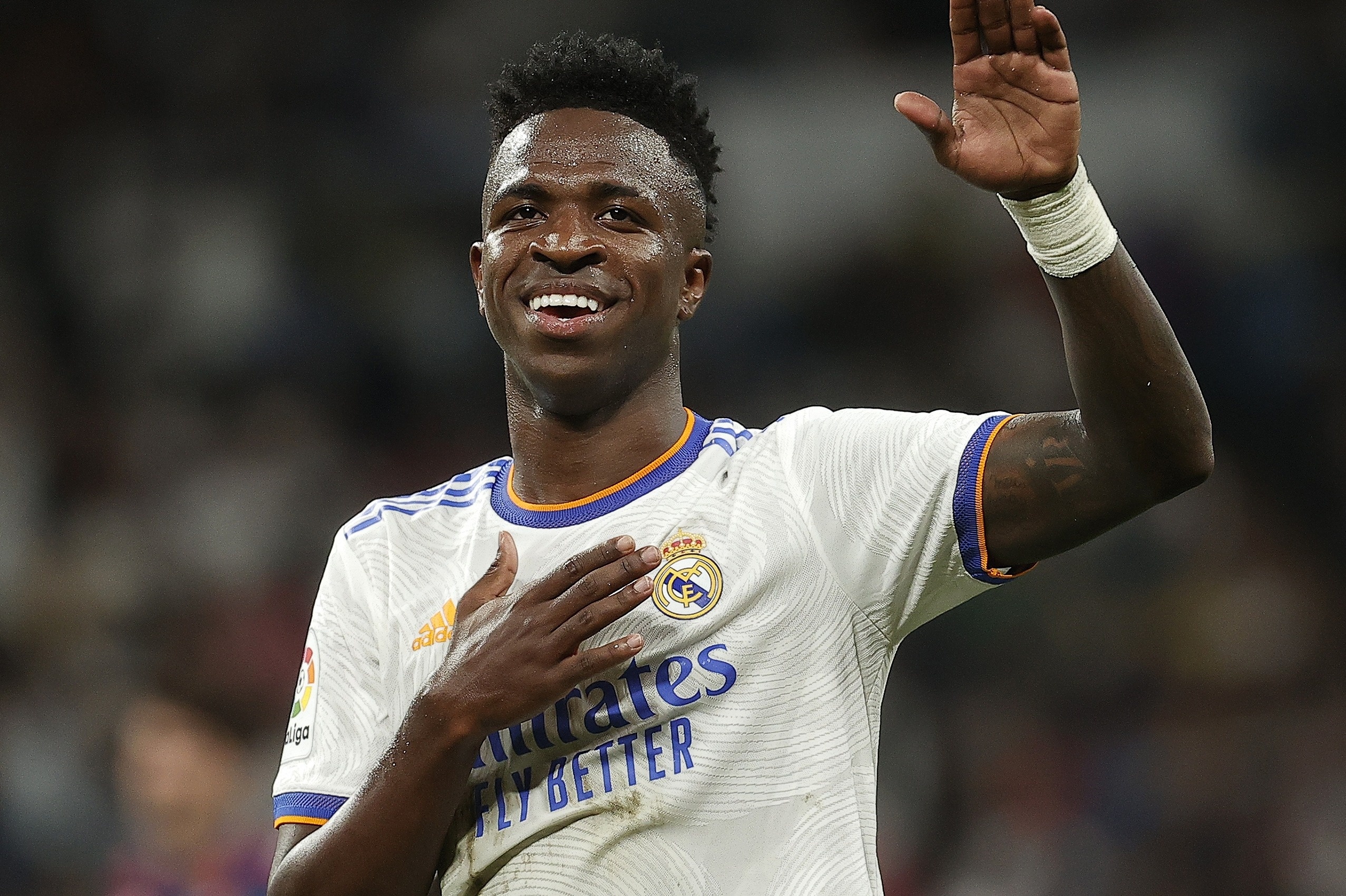 Vinicius Junior, Real Madrid home kit, Hand over heart gesture, HD Desktop wallpaper