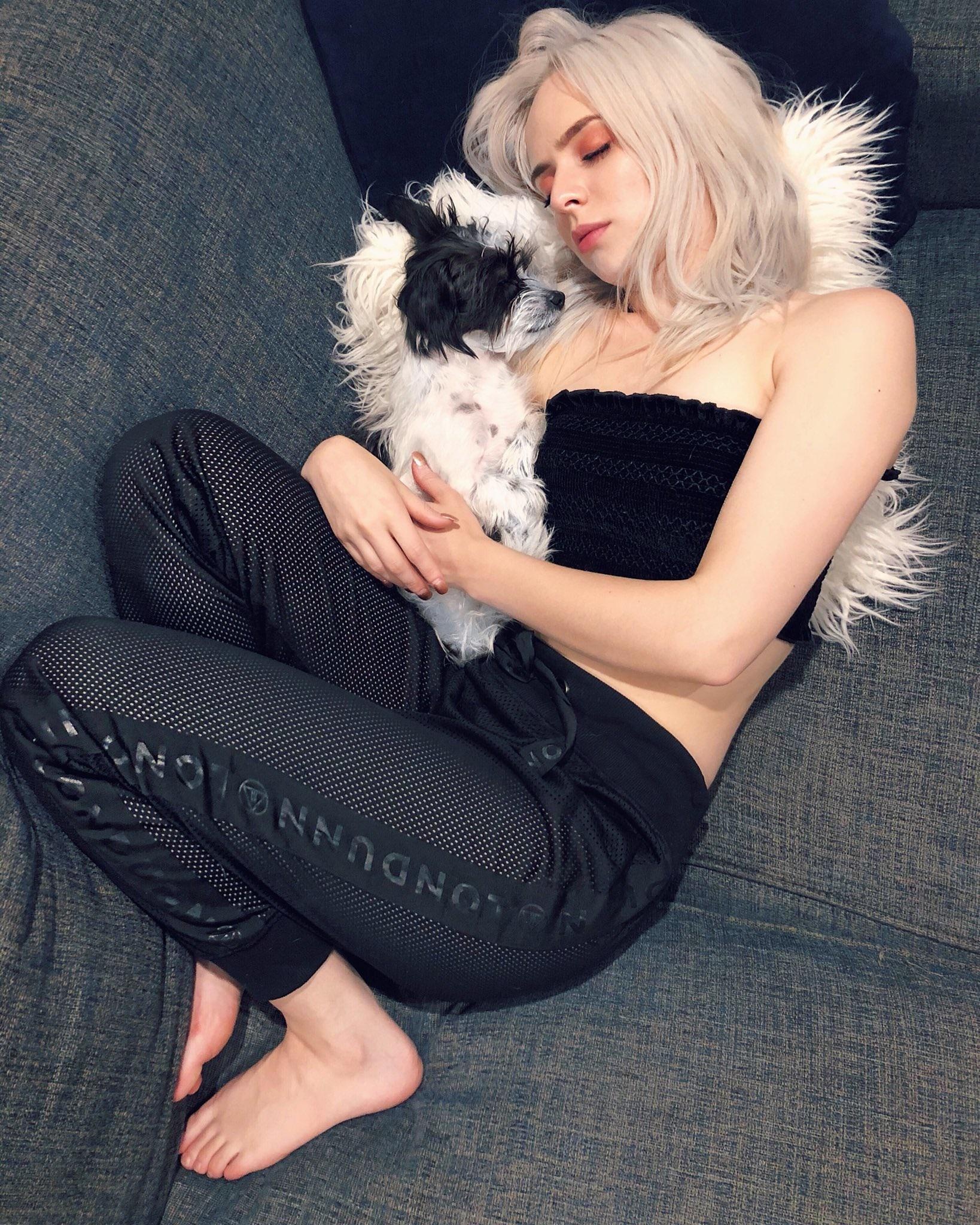 Madilyn Bailey's Feet \u003c\u003c wikiFeet 1640x2050