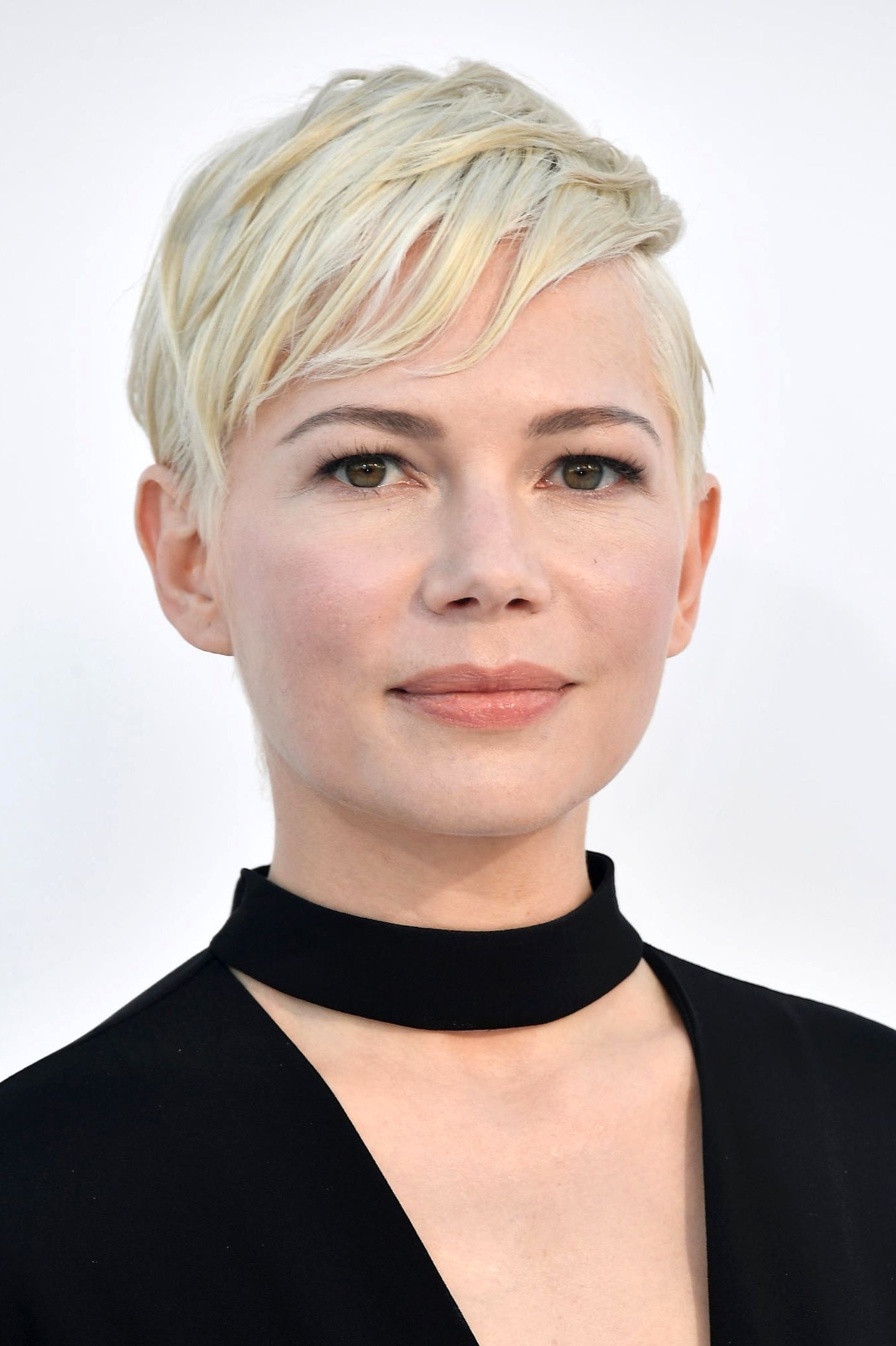 Michelle Williams, Short hair, Celebrity hairstyles, Hair inspiration, 1440x2170 HD Phone