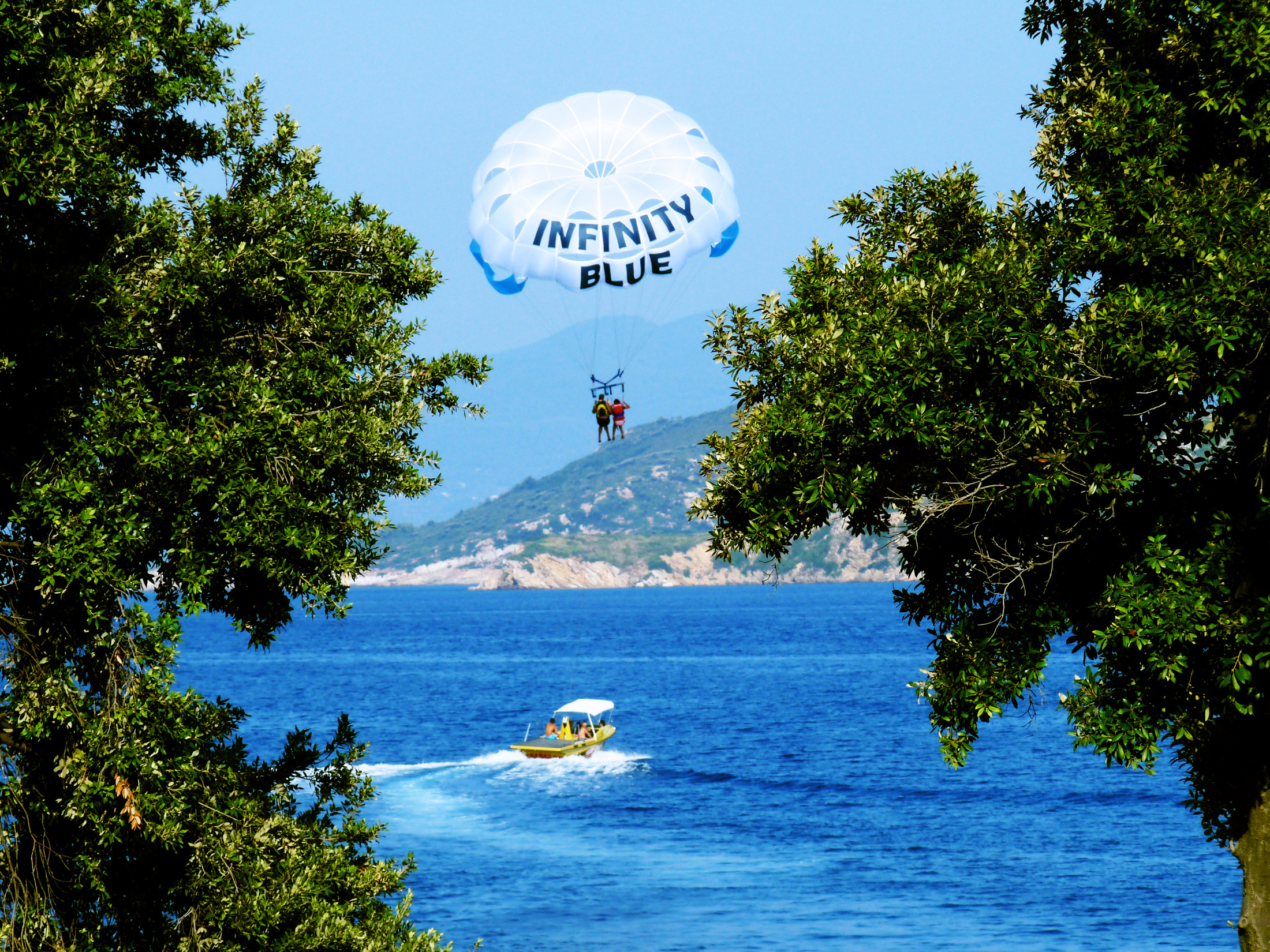 Parasailing image, Wikimedia commons, Free stock photo, Visual adventure, 2200x1650 HD Desktop