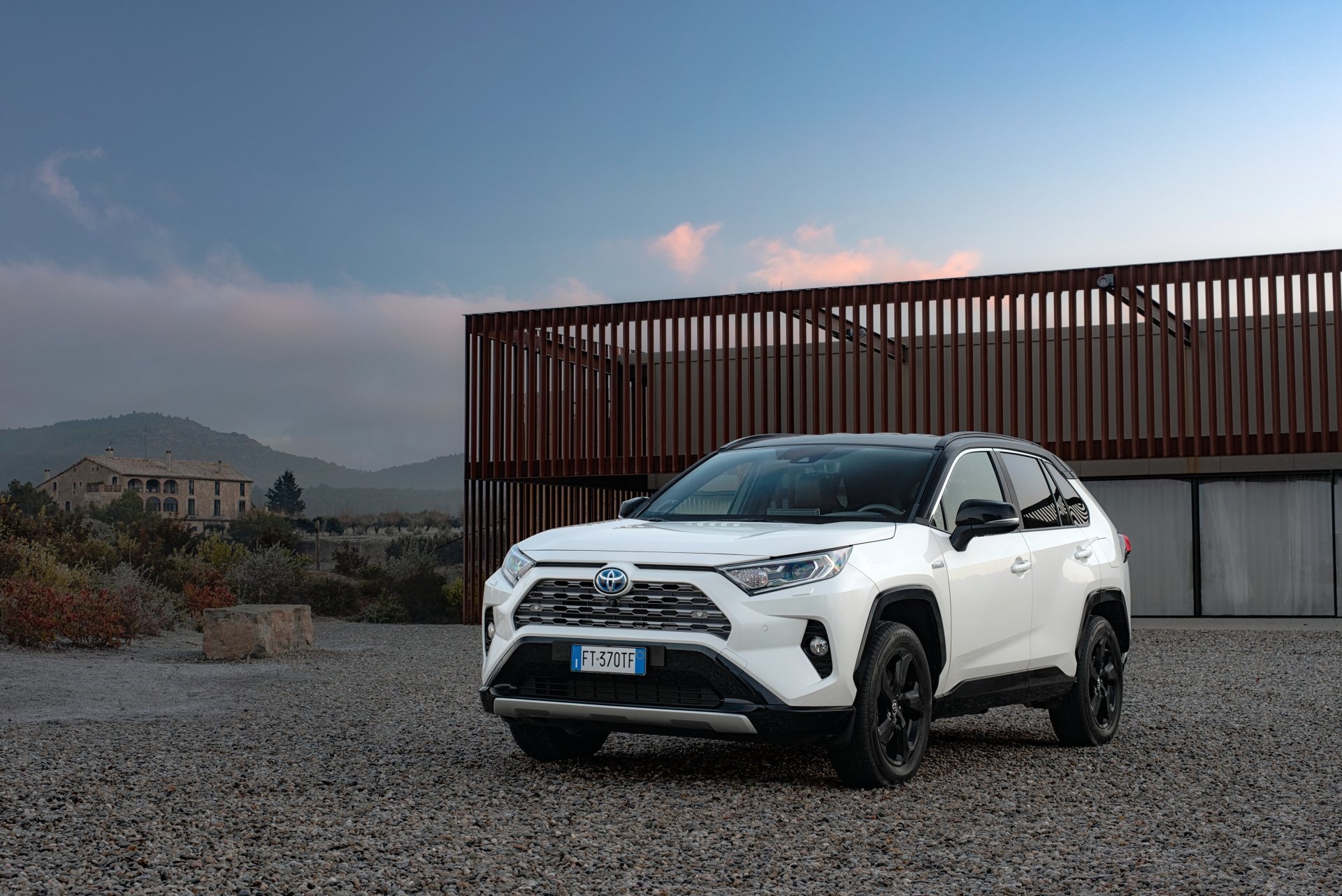 Adventure SUV, Toyota RAV4 Wallpaper, 1920x1290 HD Desktop