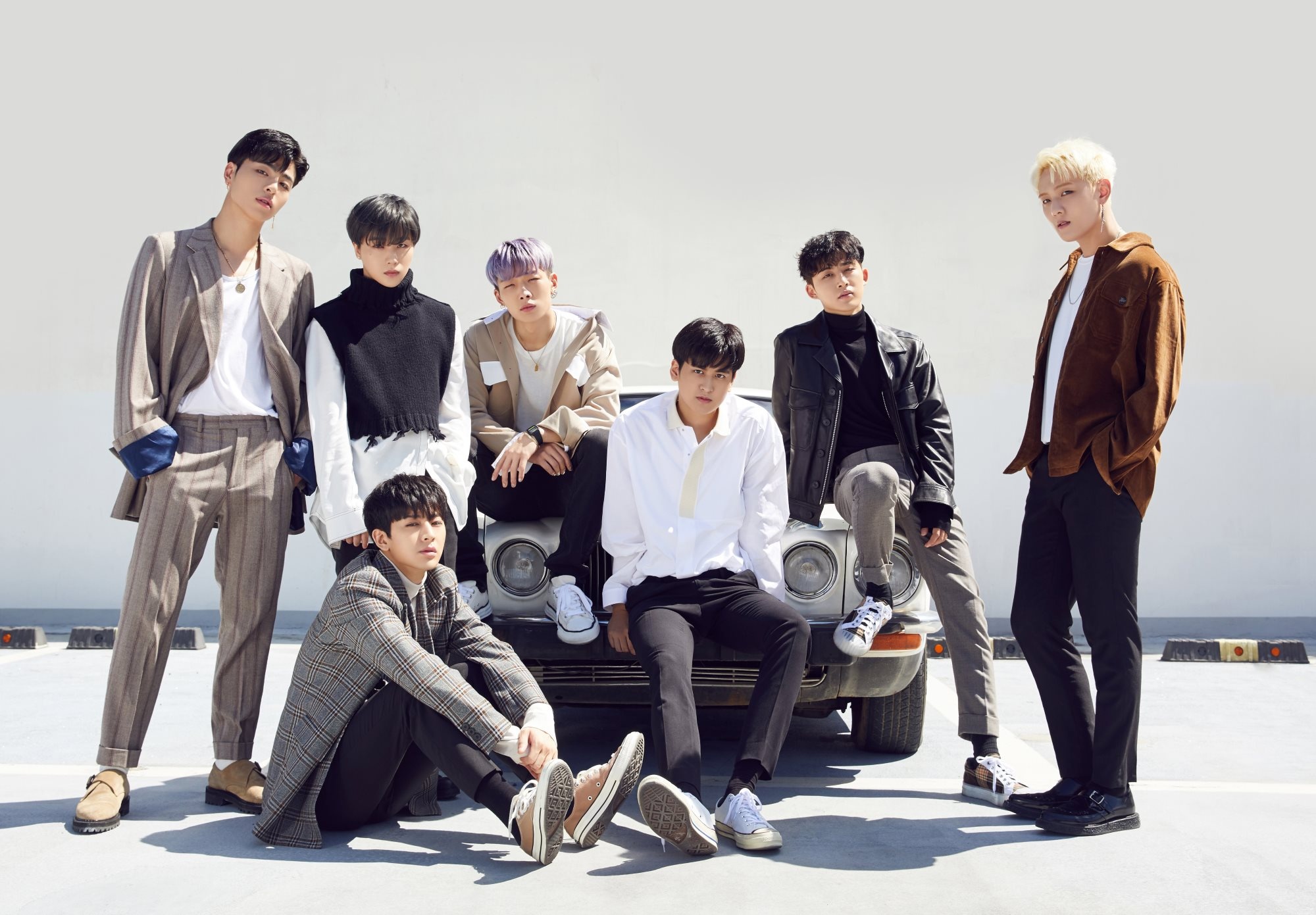 iKON HD wallpaper, Striking visuals, Eye-catching design, High-resolution graphics, 2000x1400 HD Desktop