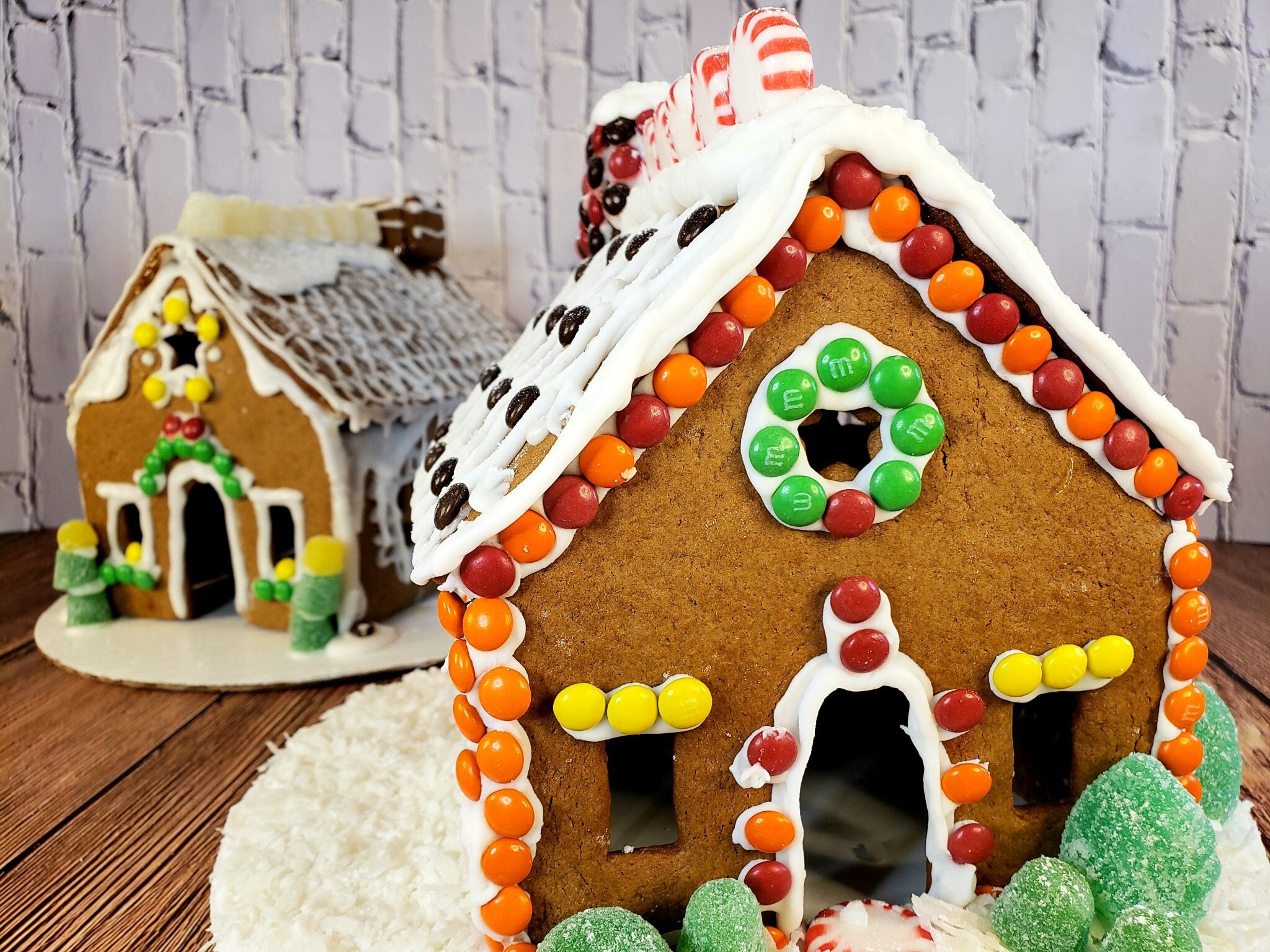 Gumdrops and M&Ms, Gingerbread House Wallpaper, 2050x1540 HD Desktop