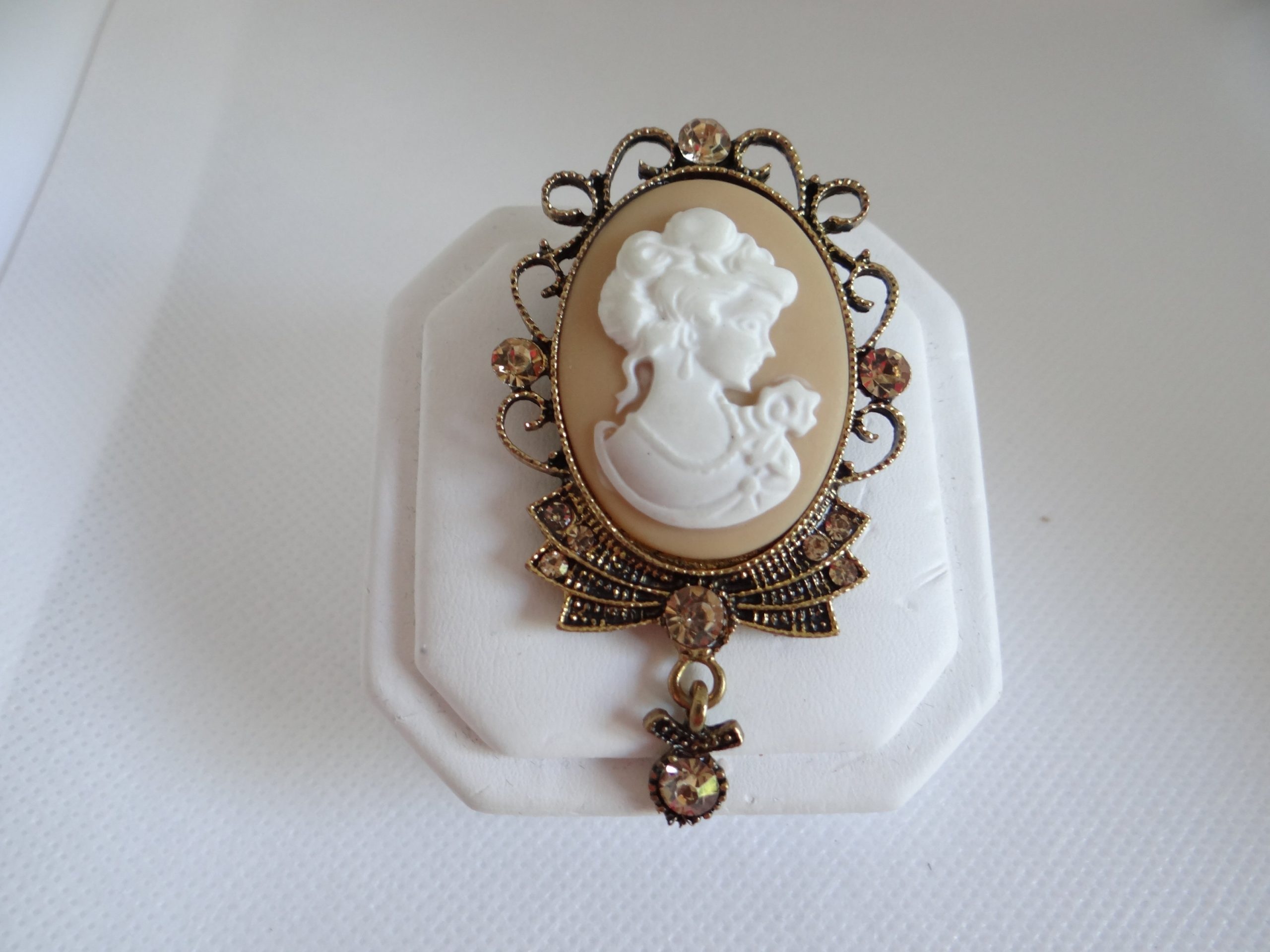 Cameo Brooch, Vintage reproduction, Victorian style, Second Wind Vintage, 2560x1920 HD Desktop