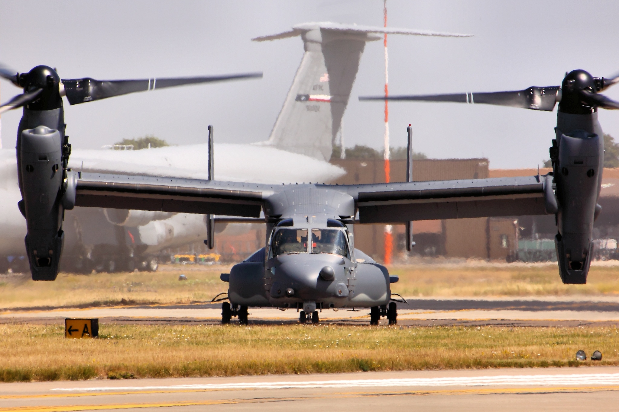 V-22 Osprey, Military helicopter, Cargo transport, Versatile aircraft, 2050x1370 HD Desktop