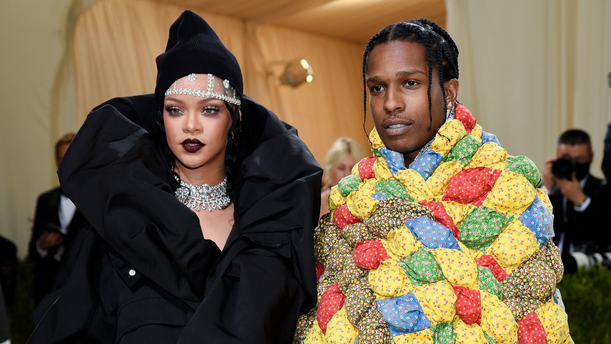 Rihanna and ASAP Rocky, Pregnant wallpapers, Rihanna pregnant, 2050x1160 HD Desktop