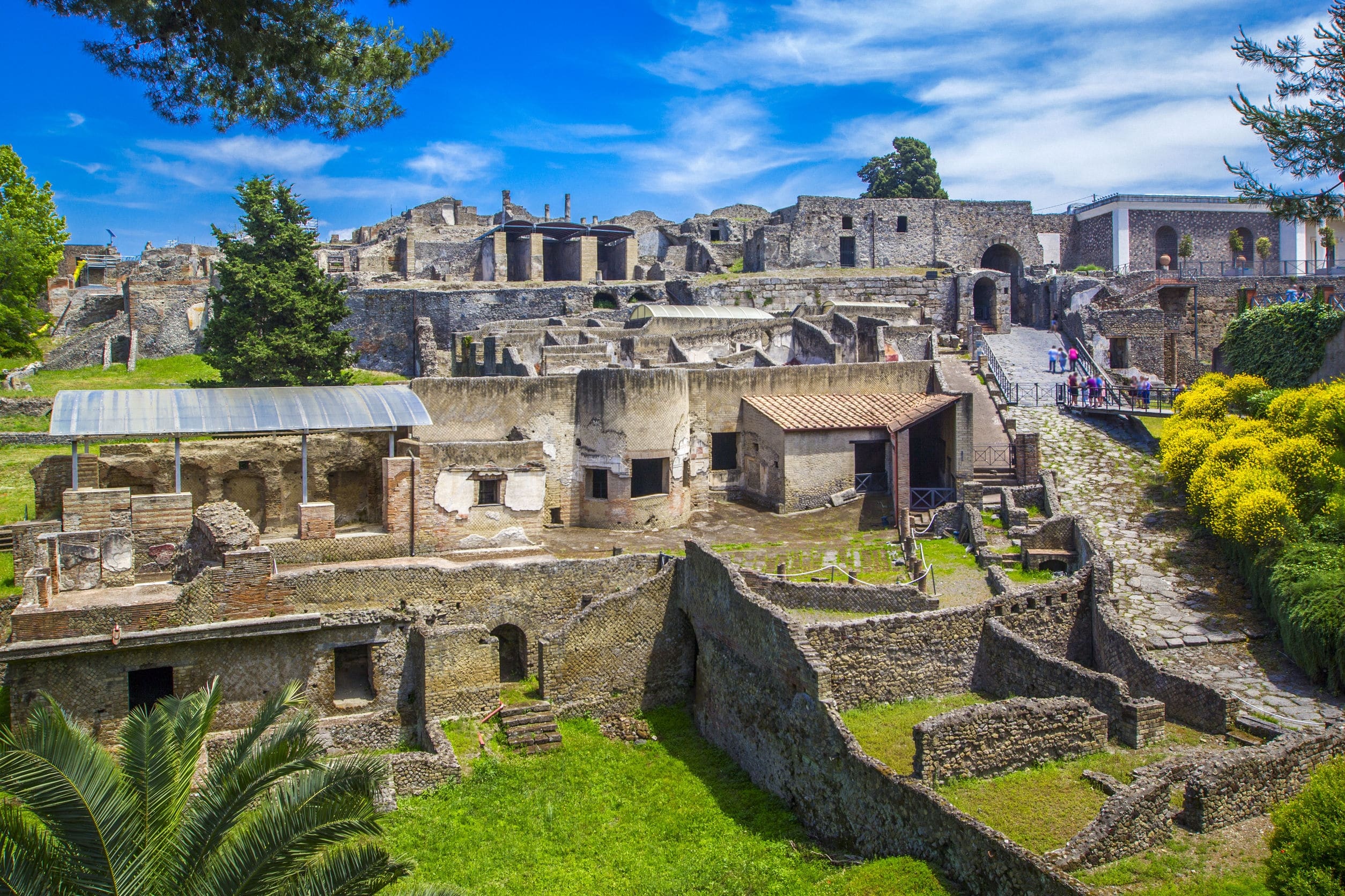 Pompeii, Day visit, Pompeians return, Live discovery, 2510x1680 HD Desktop