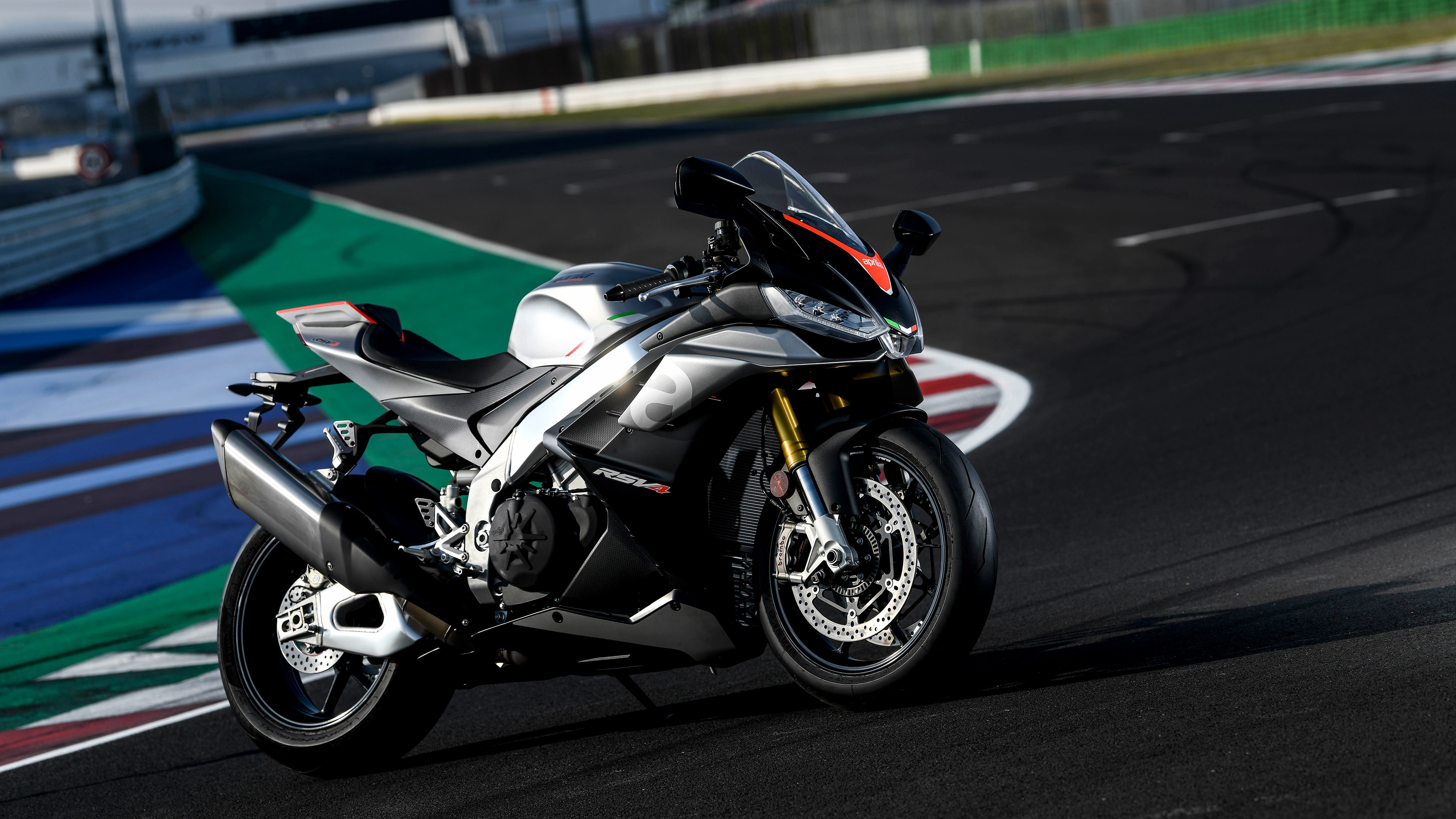 Aprilia RSV4, Cutting-edge design, Supreme performance, Futuristic aesthetics, 3840x2160 4K Desktop