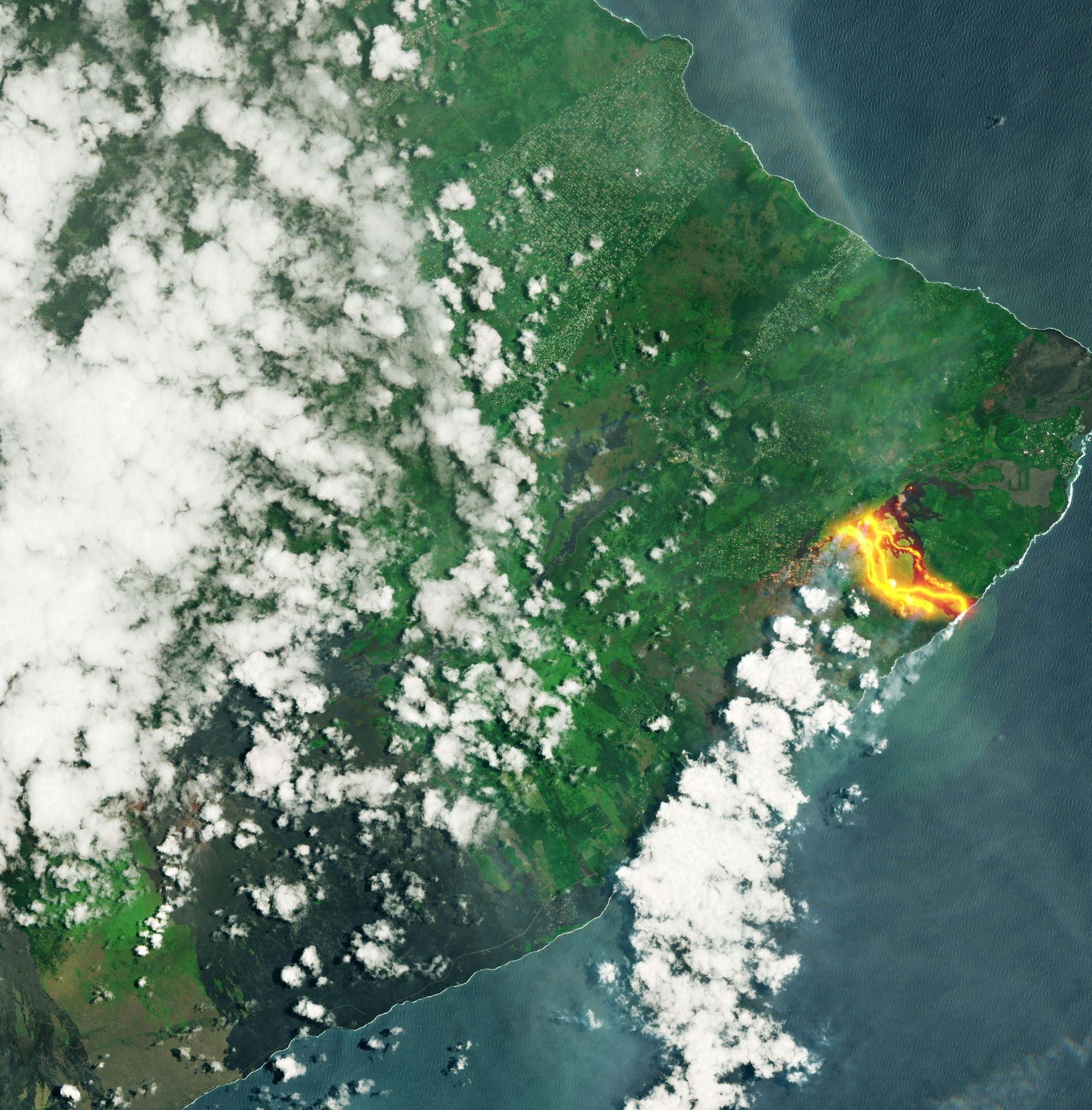 Kilauea volcano aerial view, Hawaii's natural wonder, Volcanic eruption, Captivating landscape, 2020x2050 HD Phone
