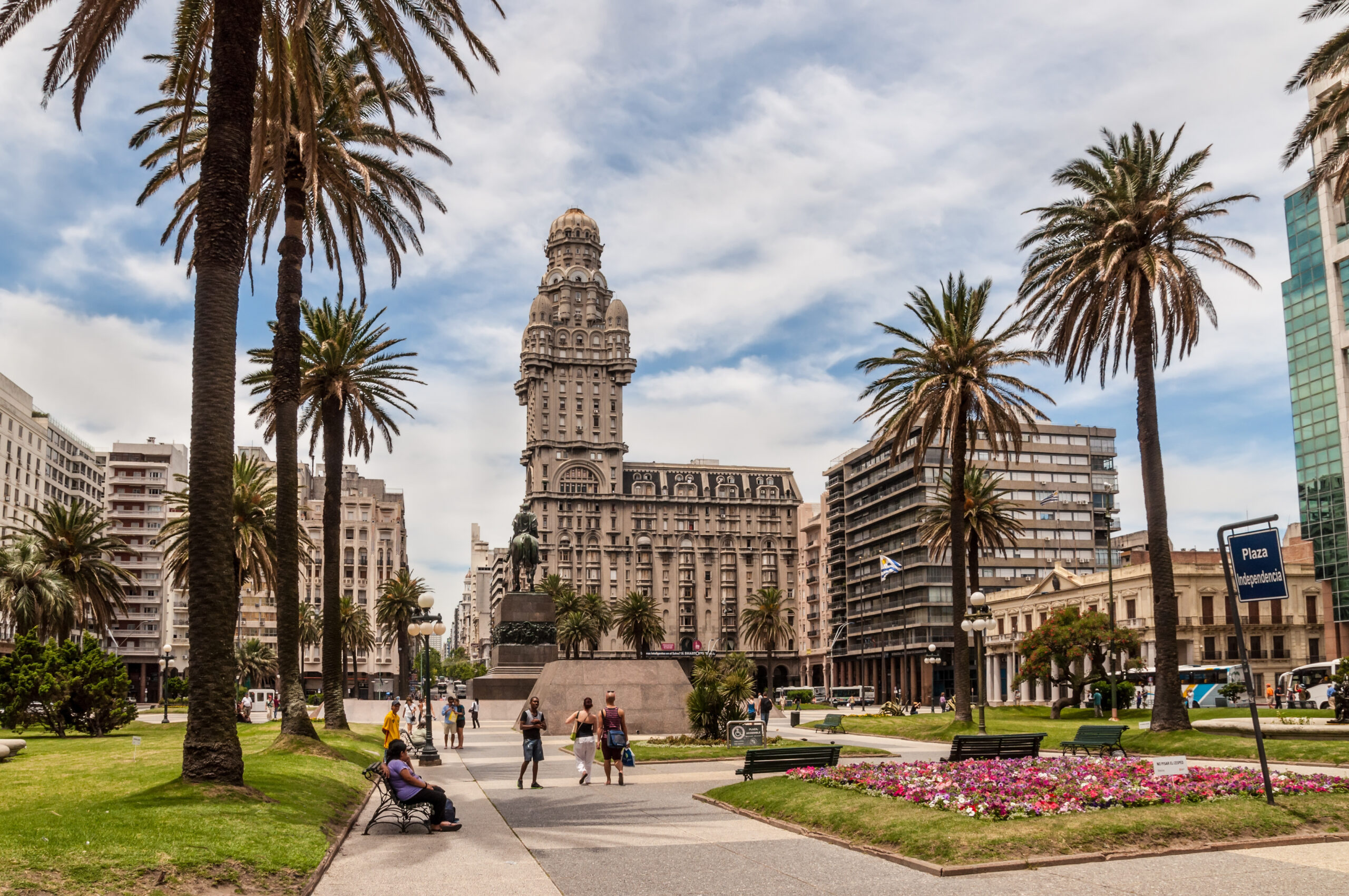 Montevideo, Uruguay, Atlas logistic network, Global connectivity, 2560x1700 HD Desktop