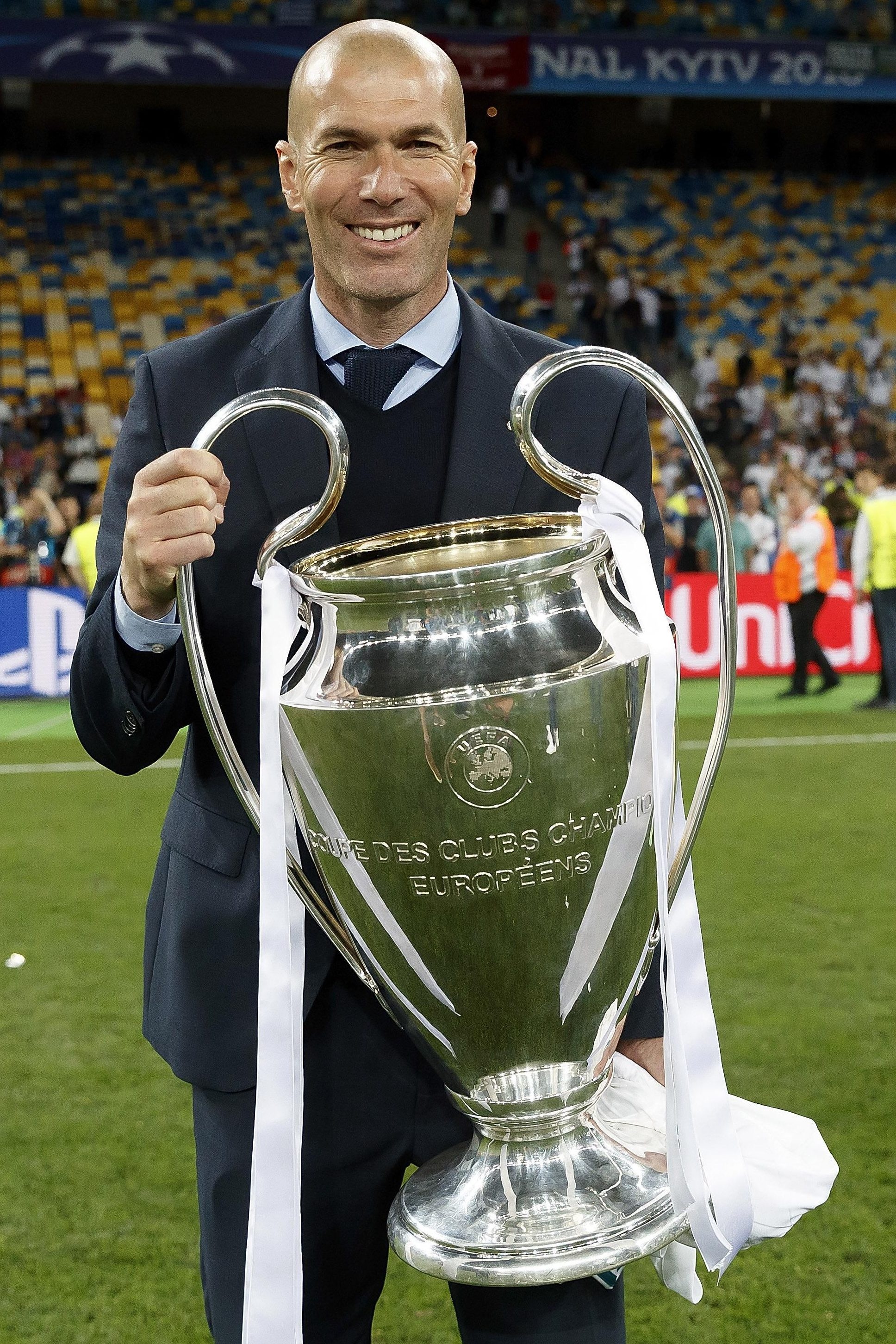 Zinedine Zidane, UEFA Champions League Trophy, 2018 UEFA Champions League Final, HD Phone wallpaper