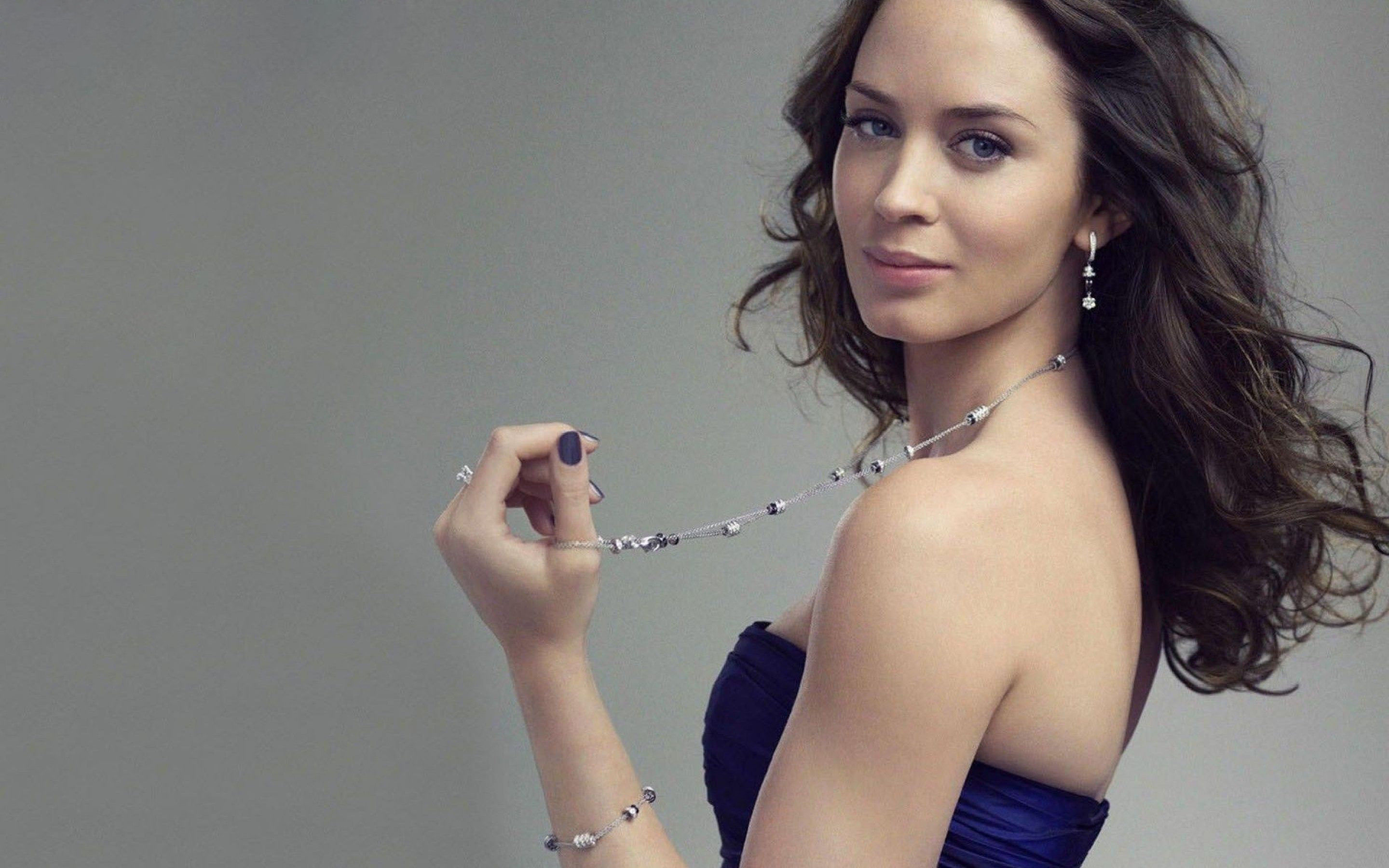 Emily Blunt, Movies, Actress, Desktop wallpaper, 2880x1800 HD Desktop