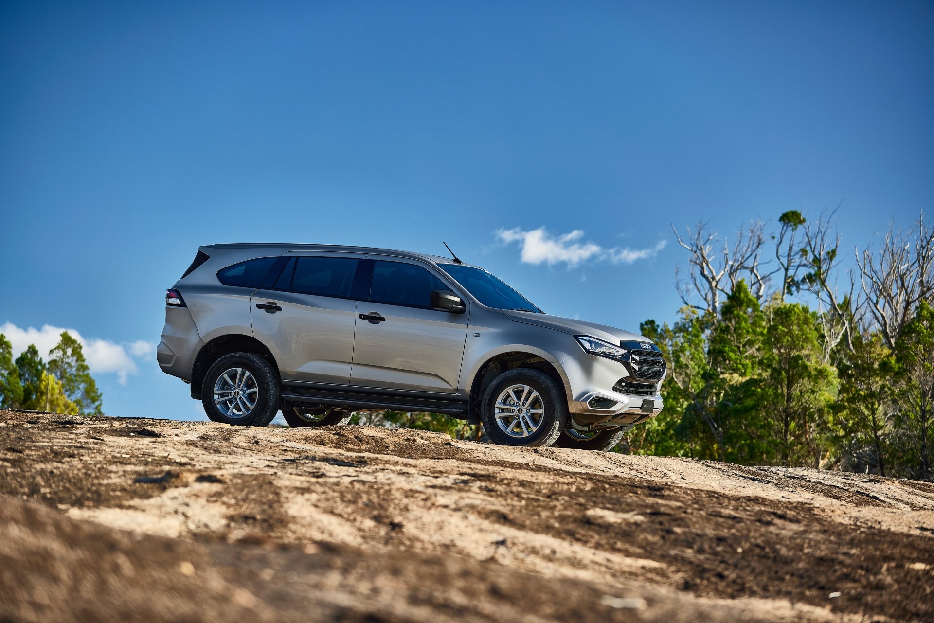 ISUZU Auto, Versatile mu-X, High-definition wallpapers, Stunning beauty, 1920x1290 HD Desktop