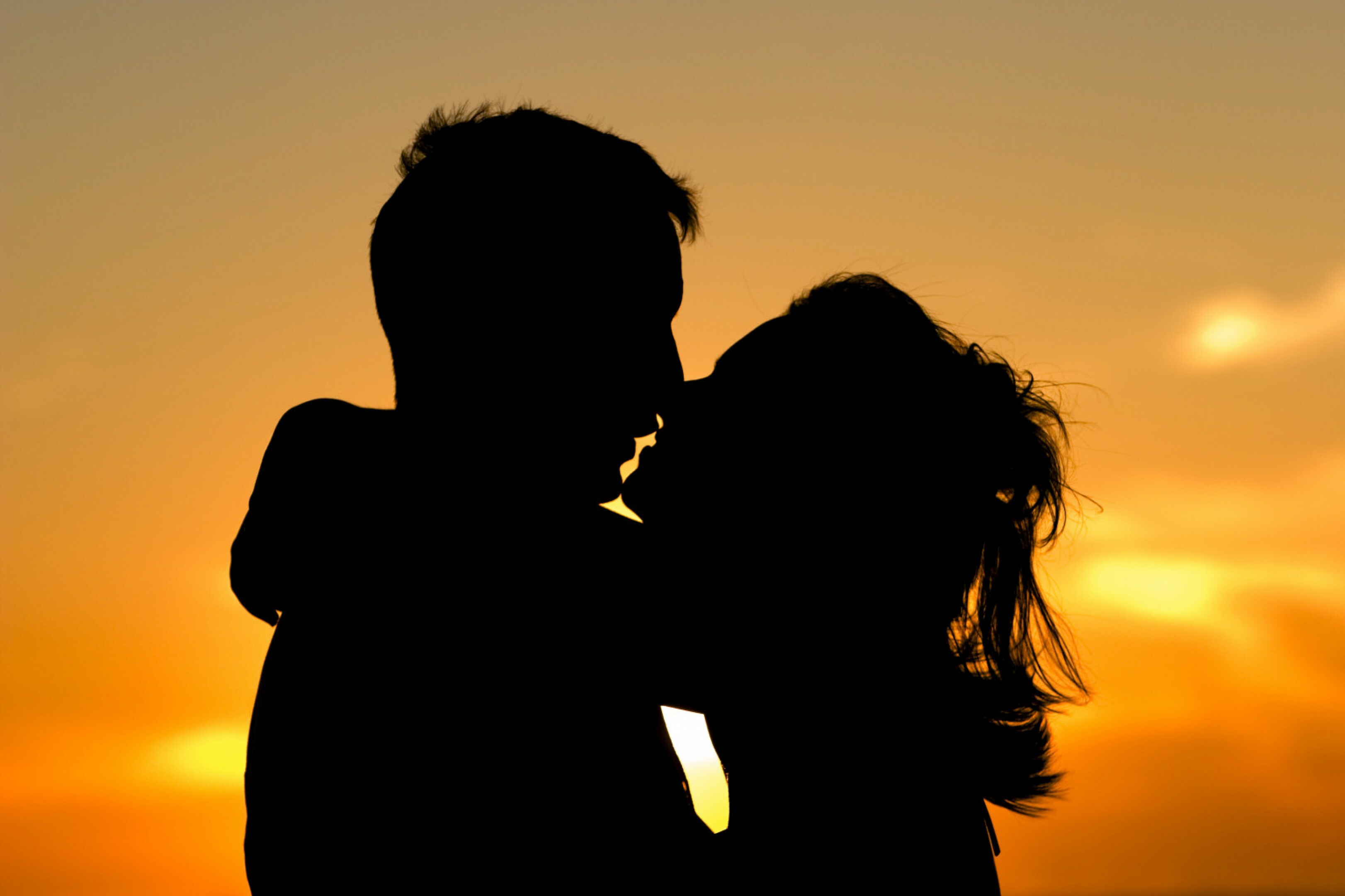 Romantic sunset kiss, Beach romance, Intimate embrace, Love's warmth, 3250x2160 HD Desktop