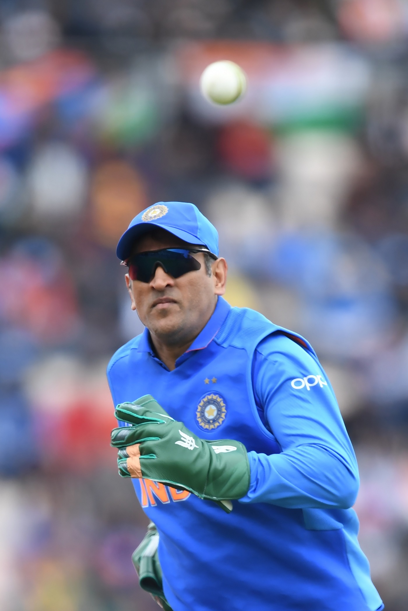 MS Dhoni, wicketkeeping gloves, white cricket ball, HD Phone wallpaper