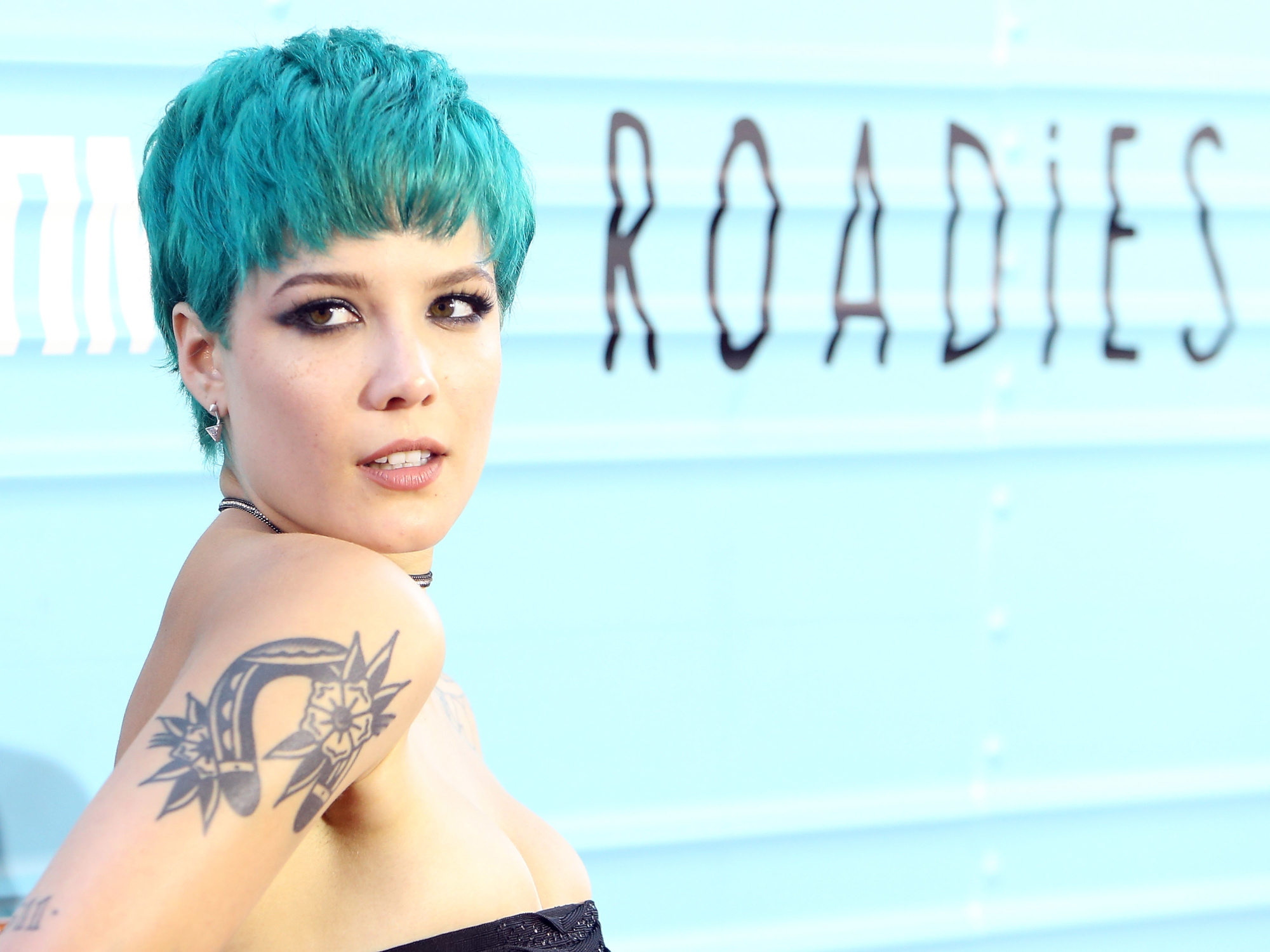 Halsey, HD wallpaper background image, Music artist, 2000x1500 HD Desktop