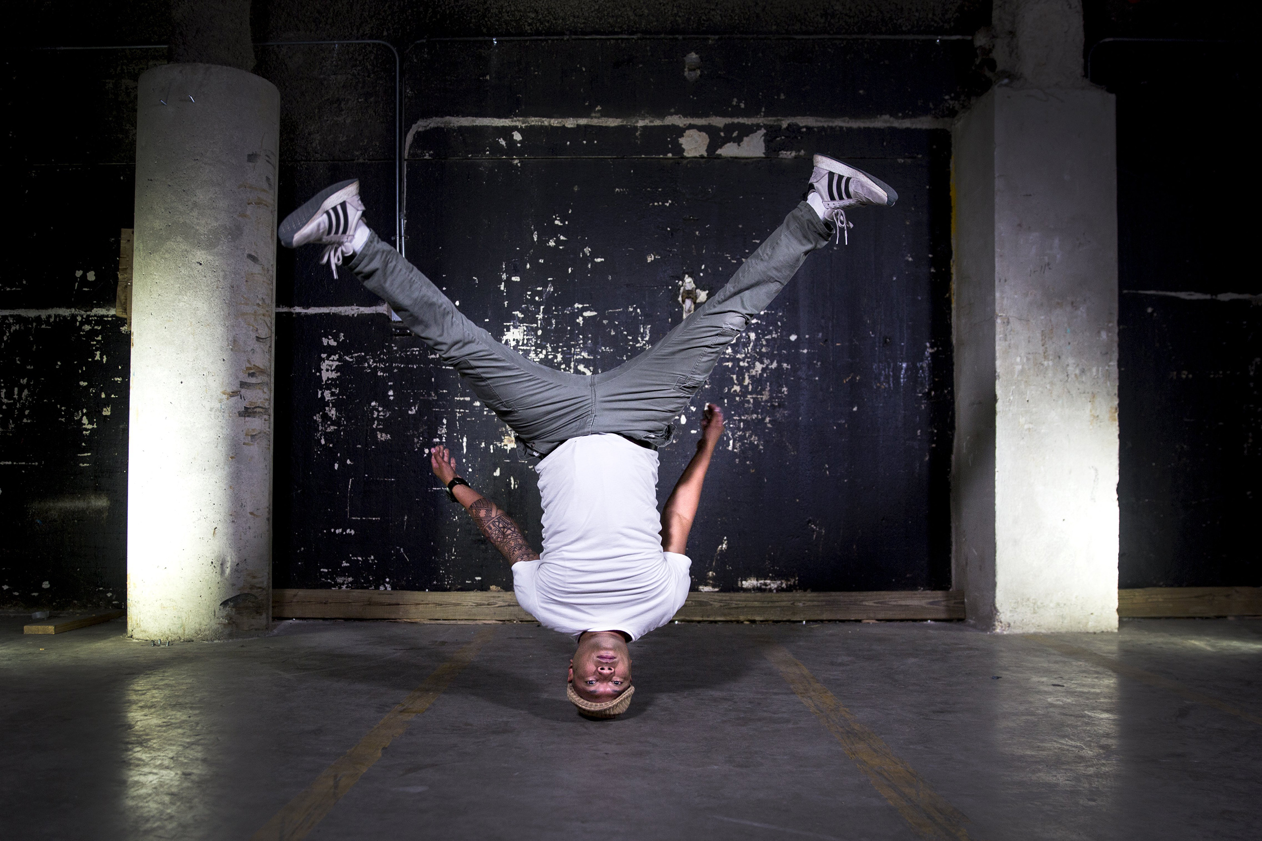 Headstand, Breakdancing Wallpaper, 2500x1670 HD Desktop