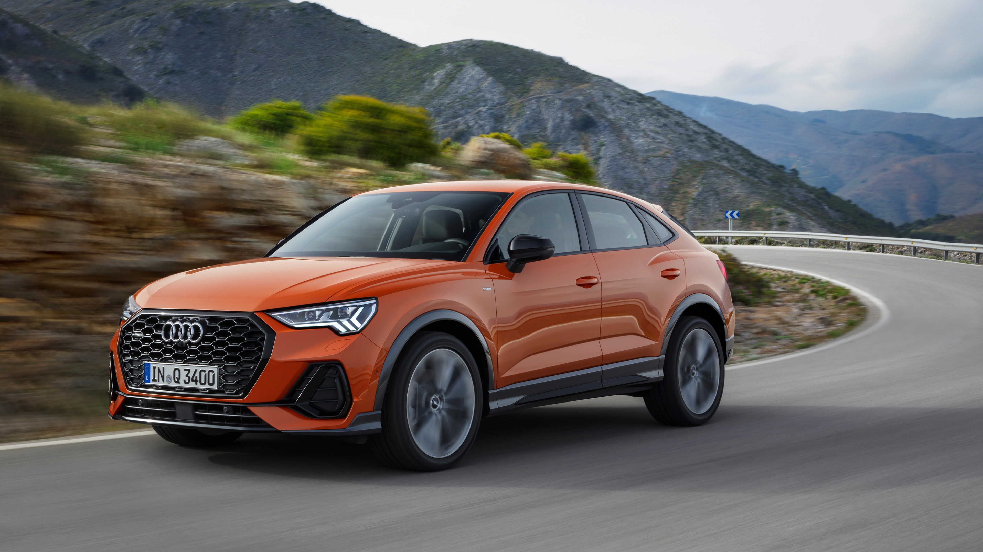 Audi Q3, Sporty elegance, Quattro all-wheel drive, Cutting-edge technology, 3840x2160 4K Desktop