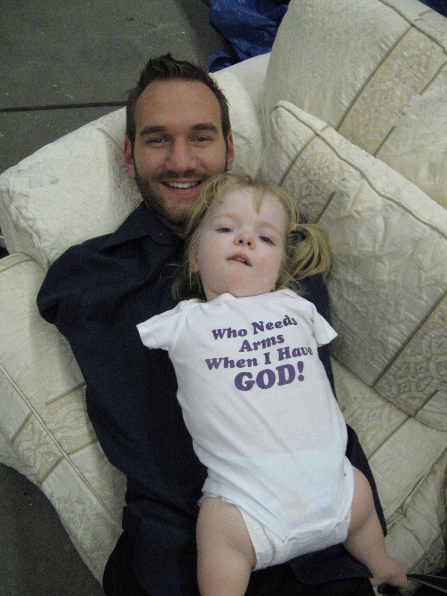 Nick Vujicic, Love's power, Life's journey, Heartwarming blog, 1540x2050 HD Phone