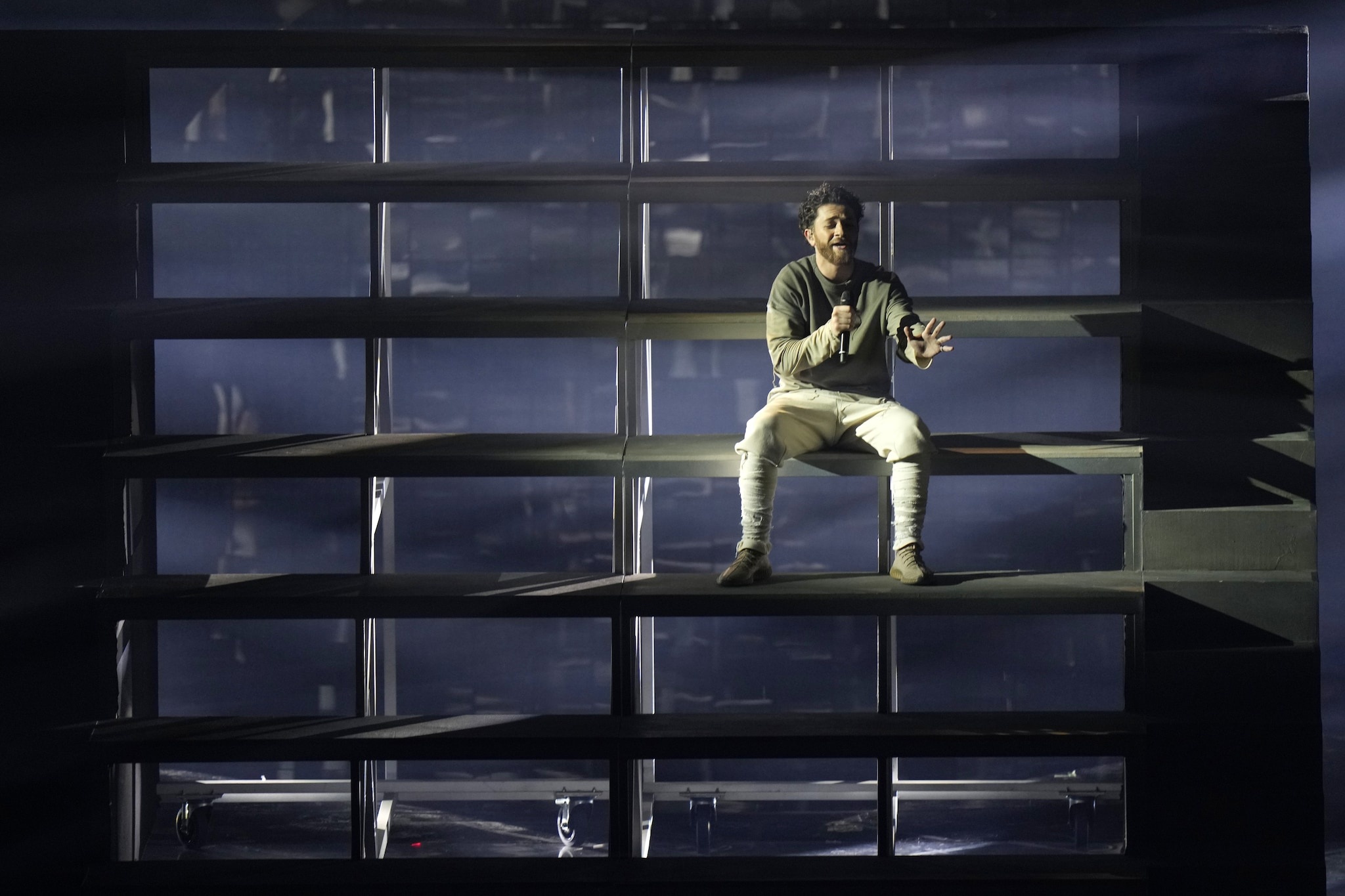 Nadir Rustamli, Dark stair performance, Eurovision contest, 2050x1370 HD Desktop