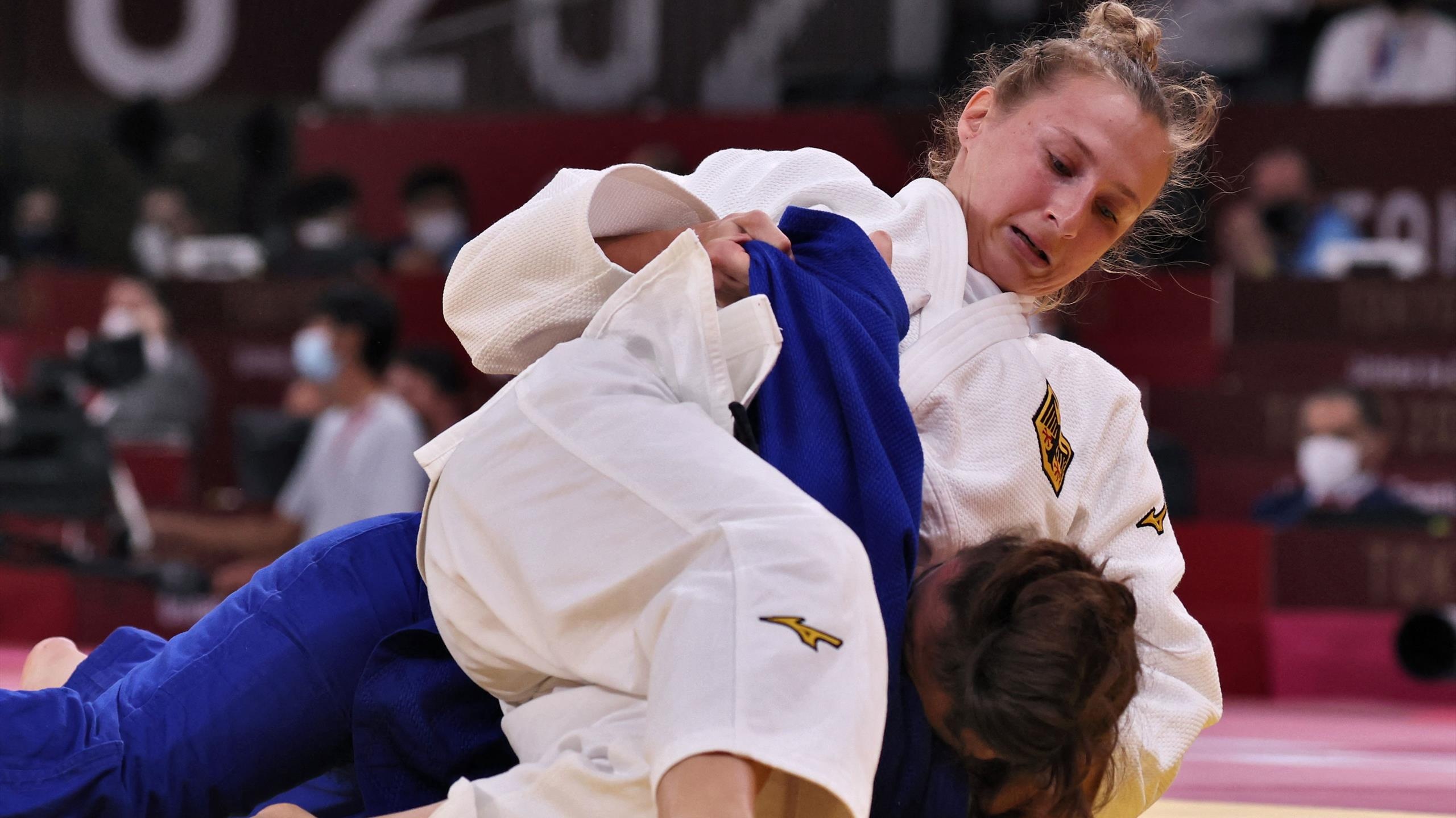 Judo streaming service, Online sport coverage, Eurosport platform, Live events, 2560x1440 HD Desktop