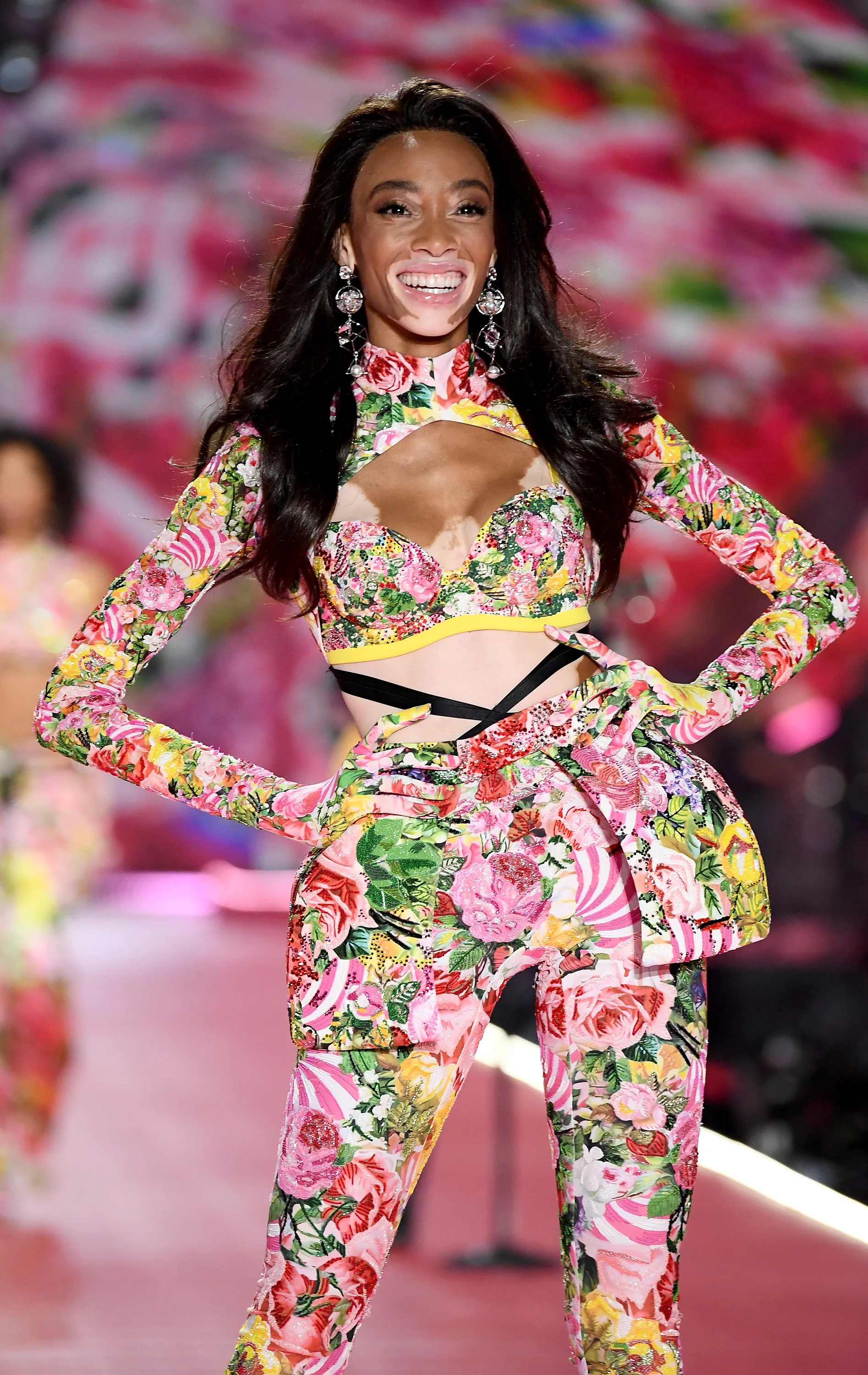 Winnie Harlow, Fashion show, Models, 1900x3000 HD Phone