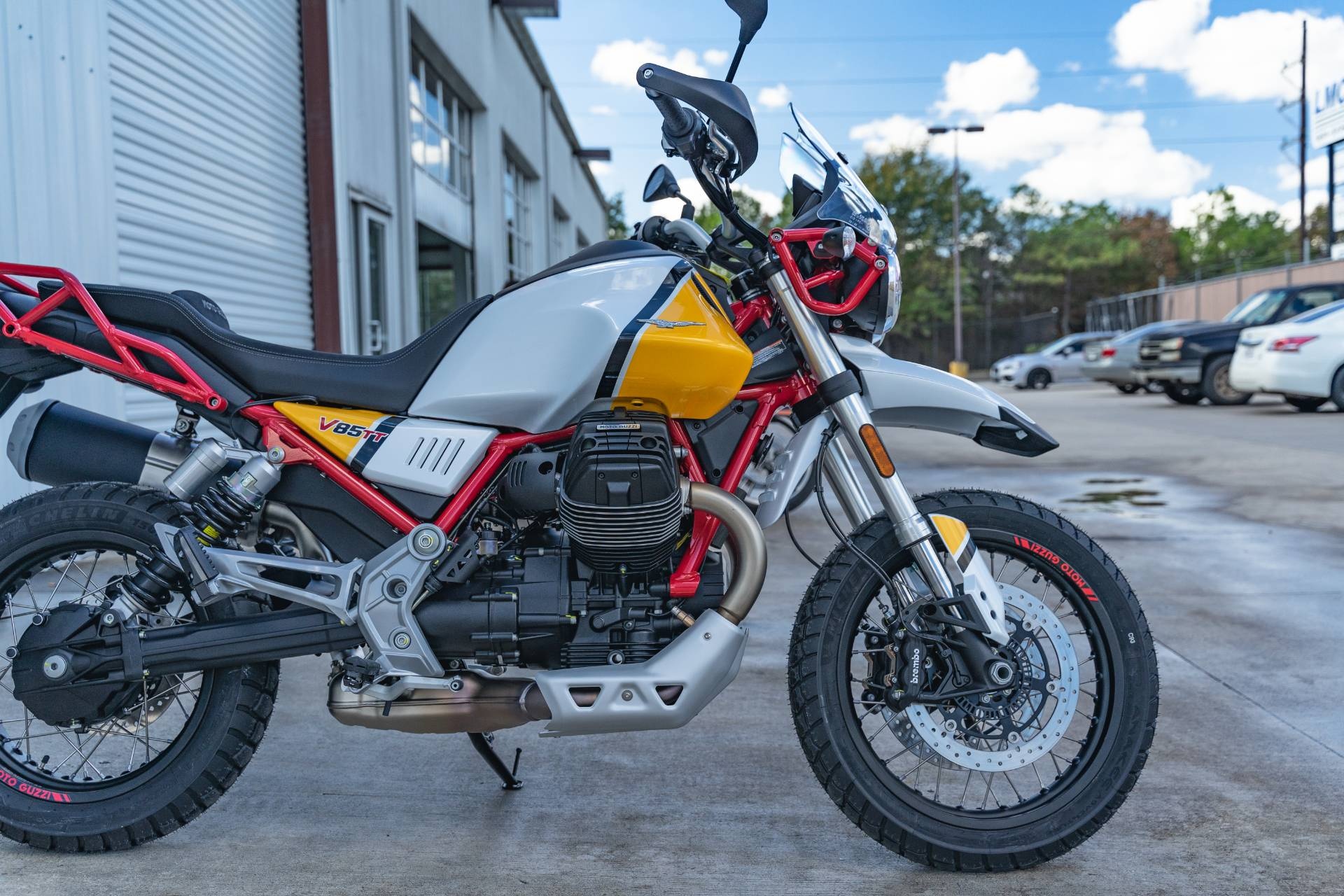 Moto Guzzi V85 TT, Adventure motorcycles, Giallo Sahara, 1920x1280 HD Desktop
