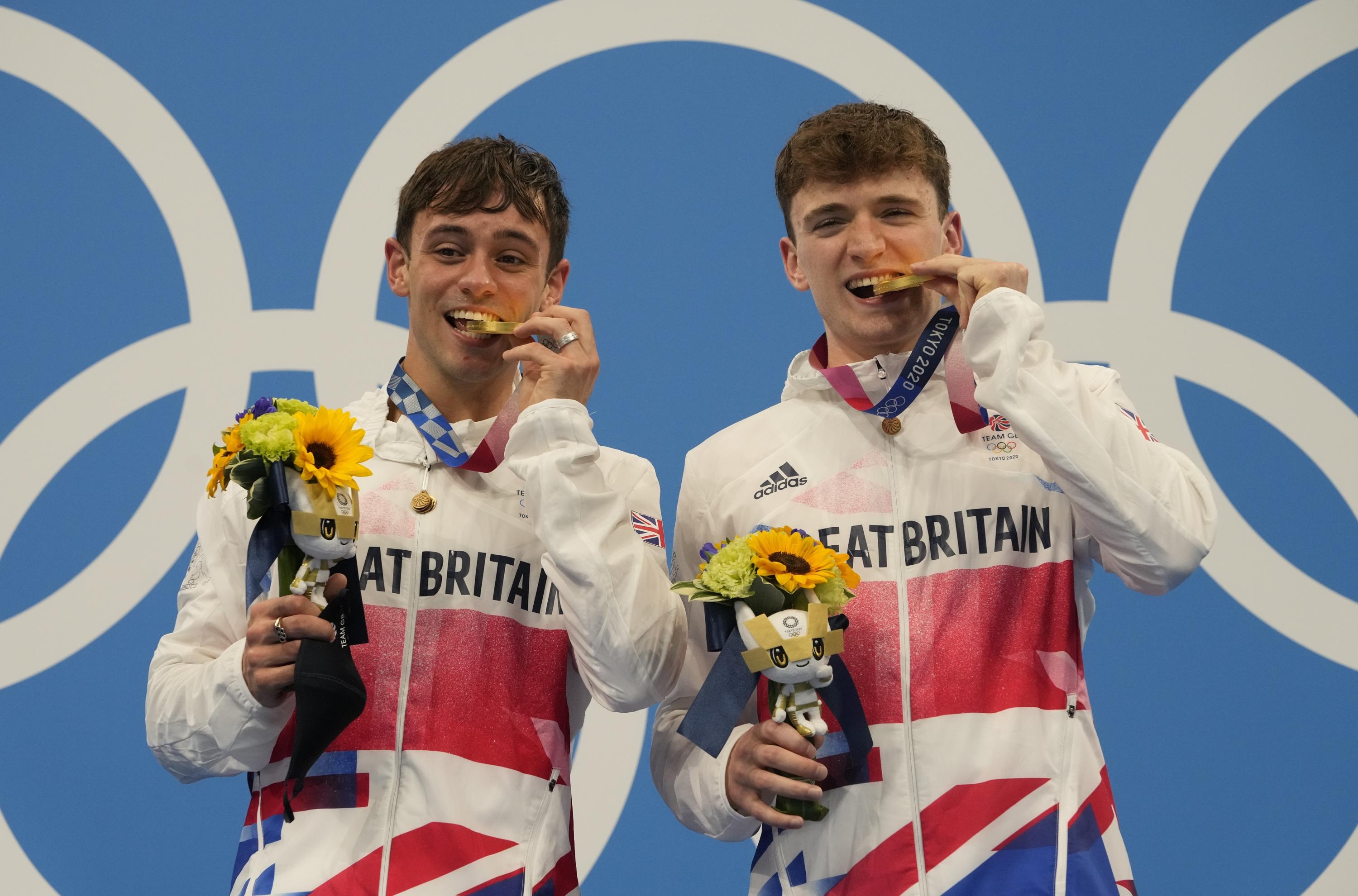 Matty Lee, 10m synchro victory, Challenge for China, Diving news, 3000x1980 HD Desktop