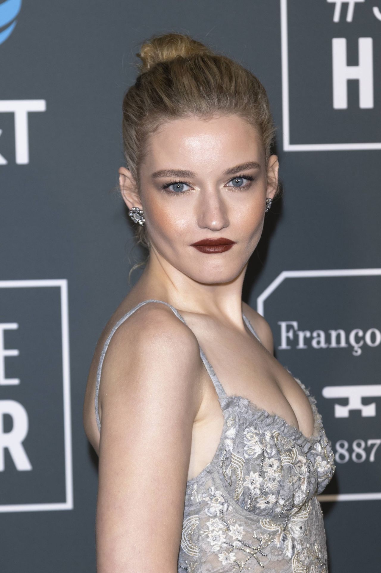 Julia Garner, Hollywood actress, Talent at work, Rising star, 1280x1930 HD Phone