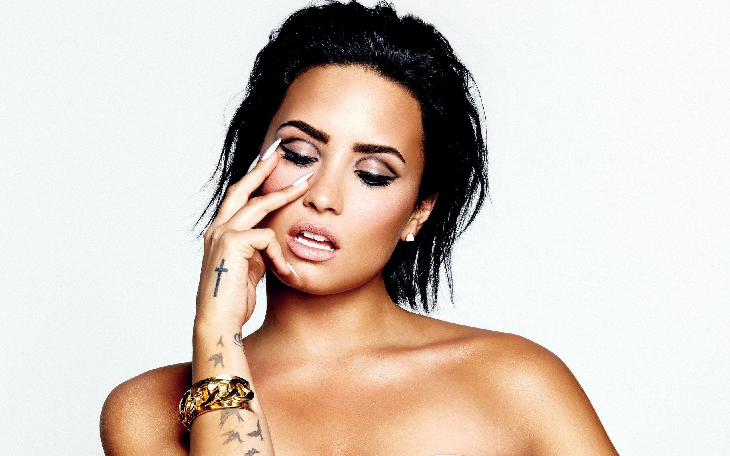 Demi Lovato, Electrifying music, Desktop wallpapers, Musical sensation, 2560x1600 HD Desktop