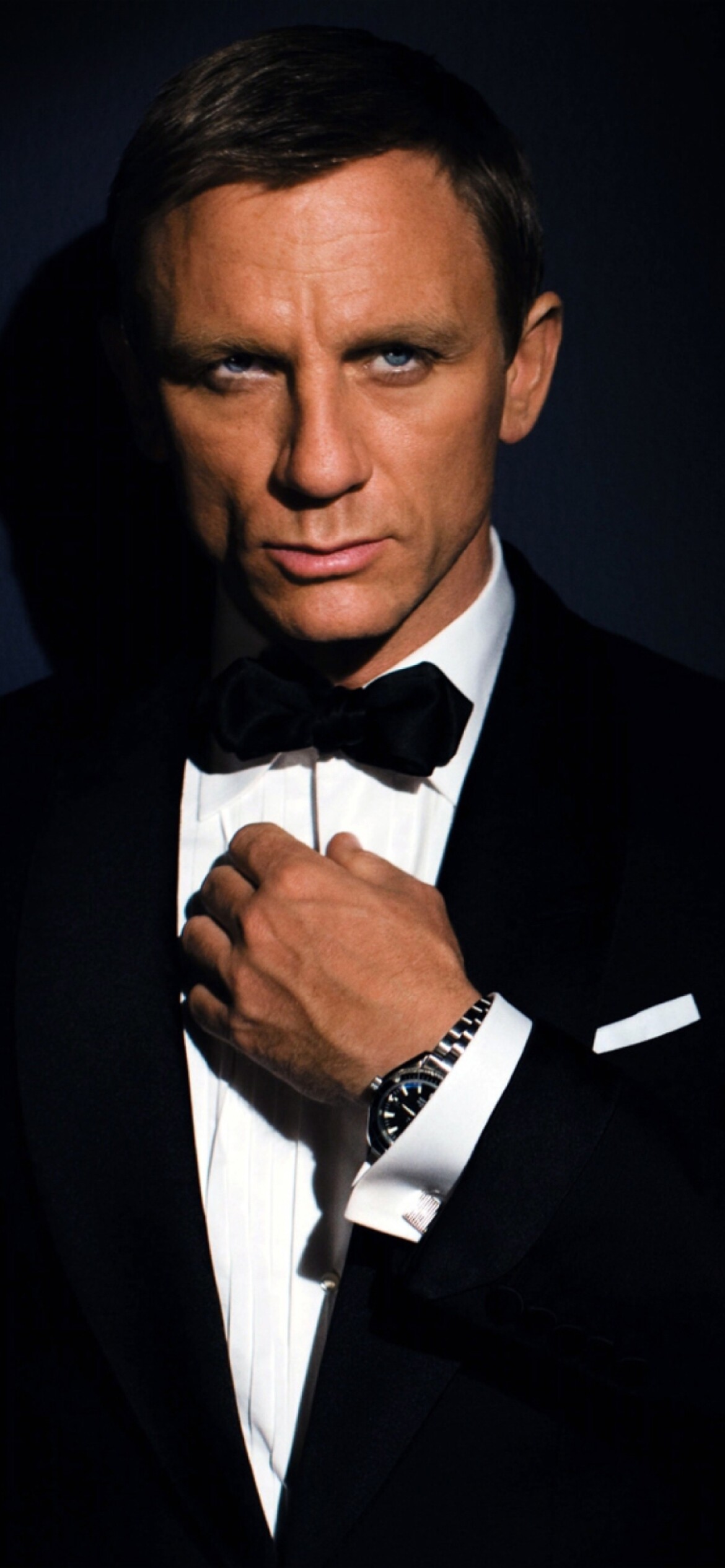 James Bond suit, iPhone wallpaper, Classy elegance, 1170x2540 HD Phone