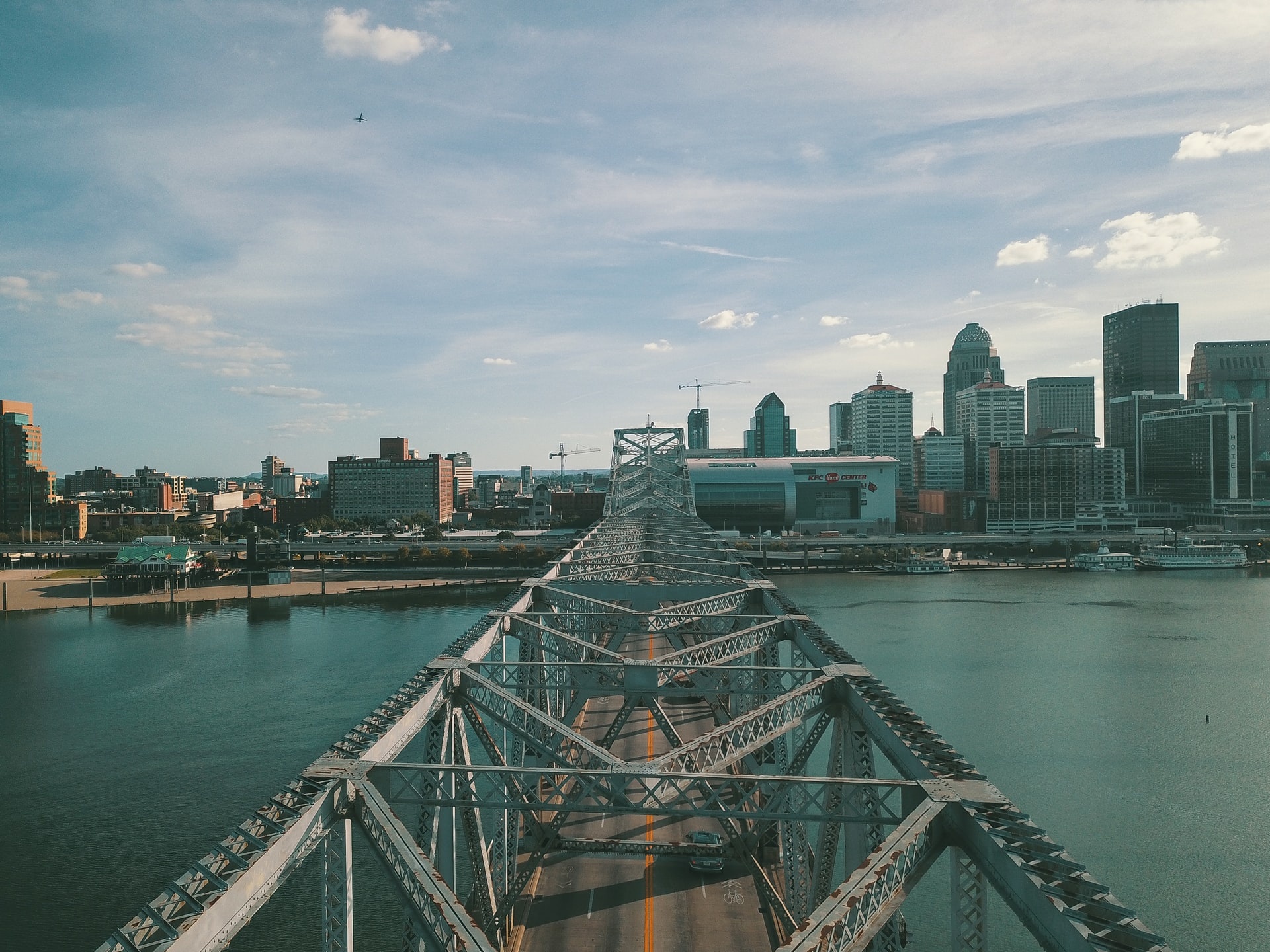 Louisville skyline, Stay in Louisville, Best districts, Kentucky travels, 1920x1440 HD Desktop