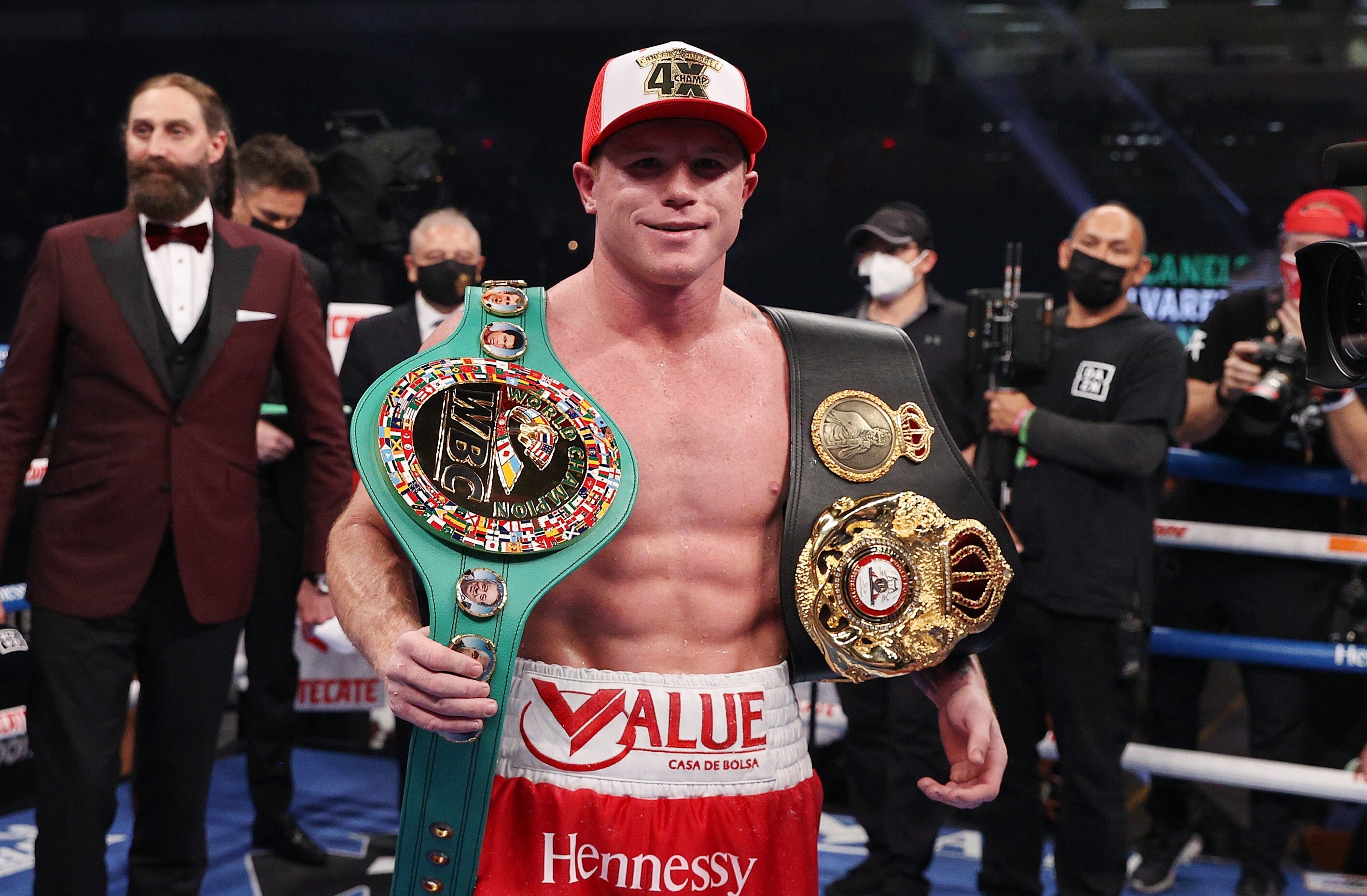 Saul Alvarez, Boxing champion, Eddie Hearn talks, Avni Yildirim fight, 2840x1860 HD Desktop