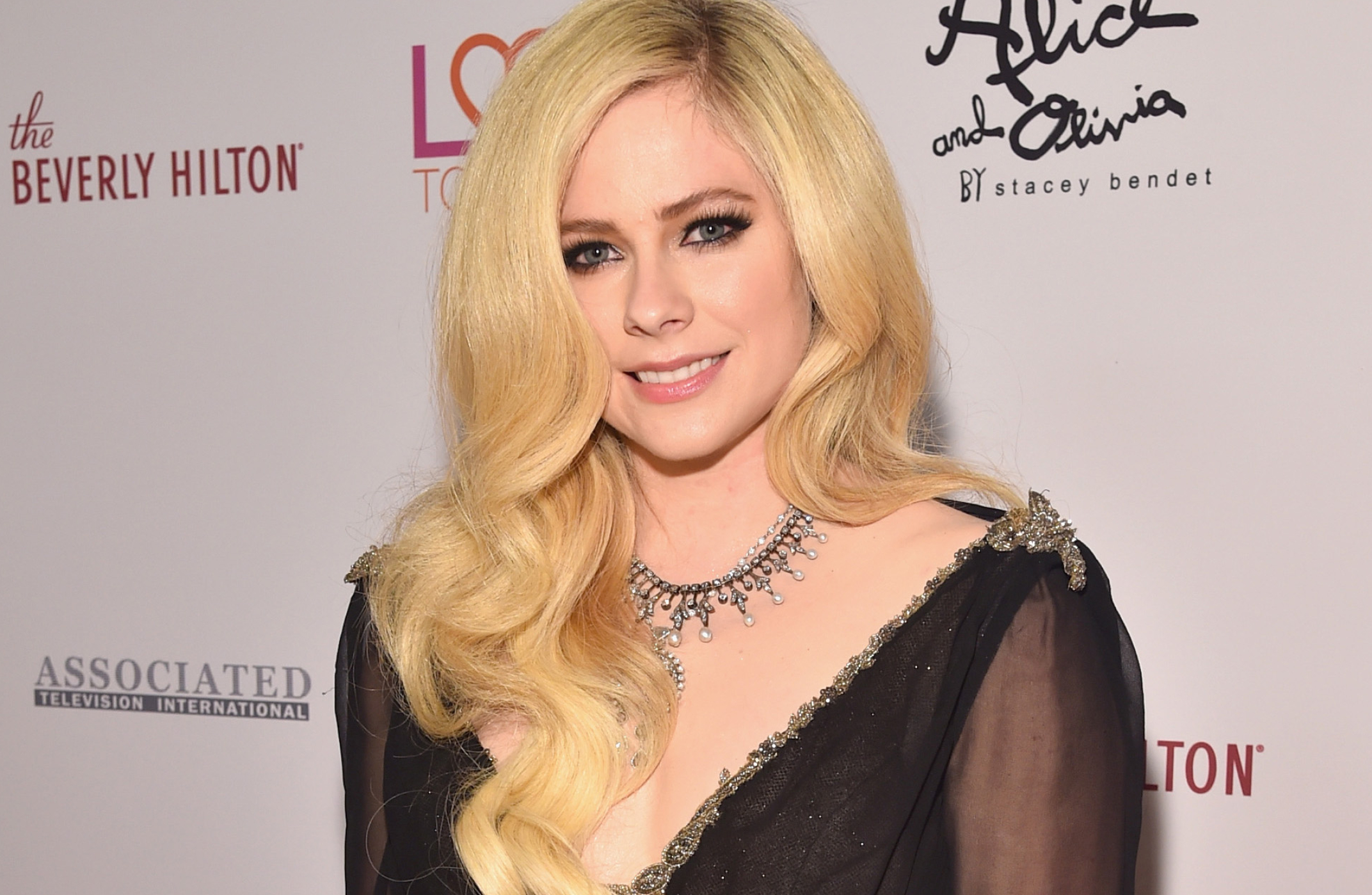 25th Annual Race to Erase MS Gala, Avril Lavigne Wallpaper, 2150x1400 HD Desktop