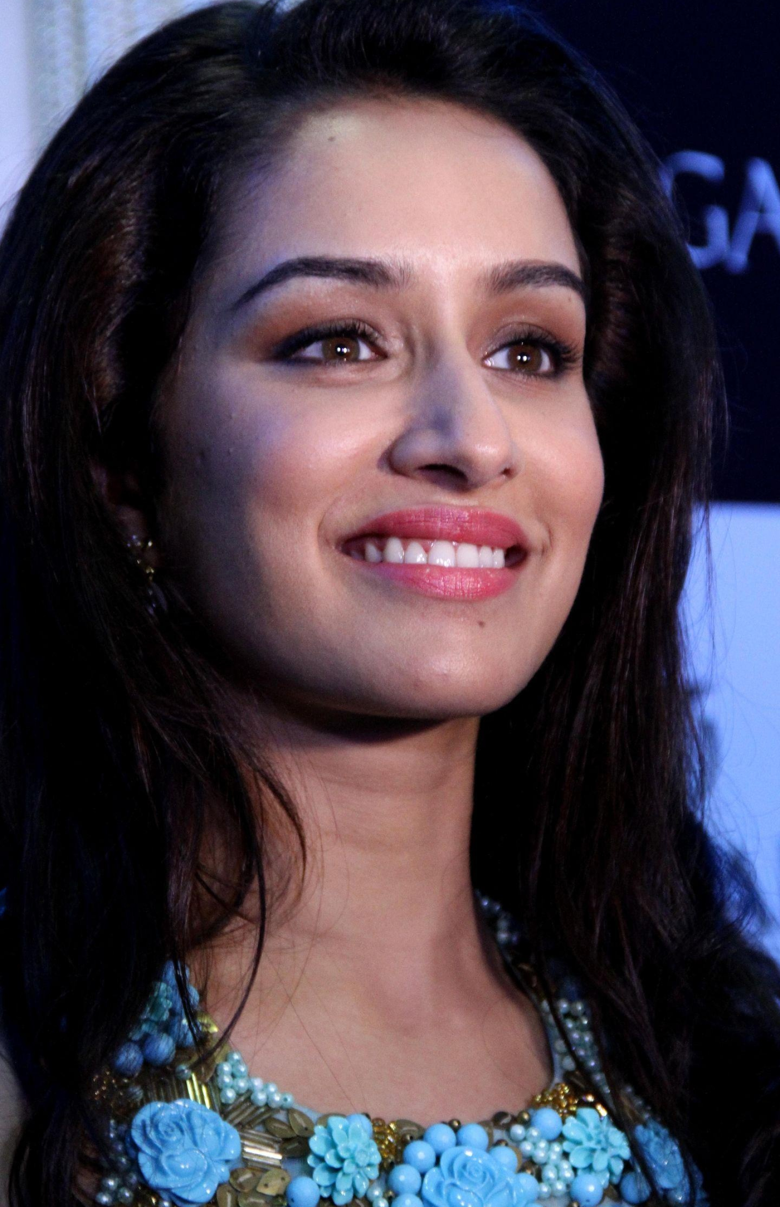 Shraddha Kapoor, turquoise floral necklace, hazel brown eyes, HD Phone wallpaper